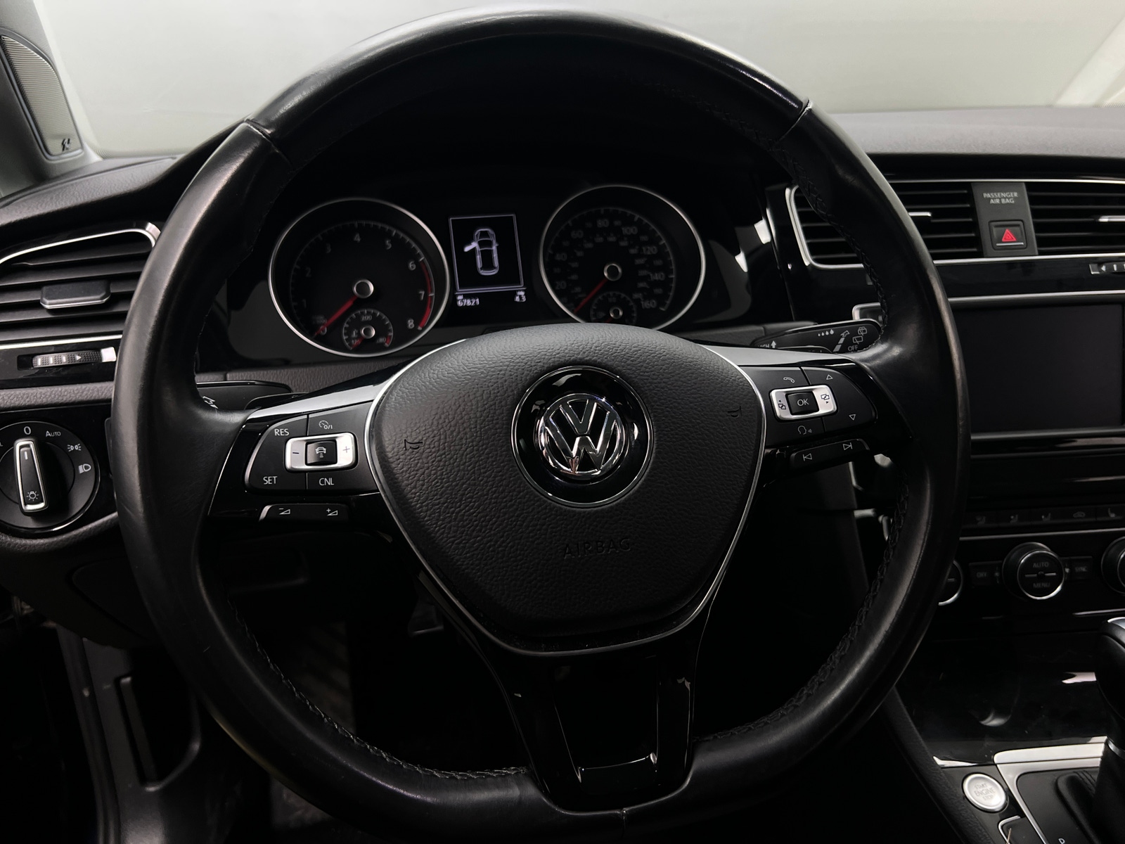 Thumbnail: 2017 Volkswagen Golf - 5