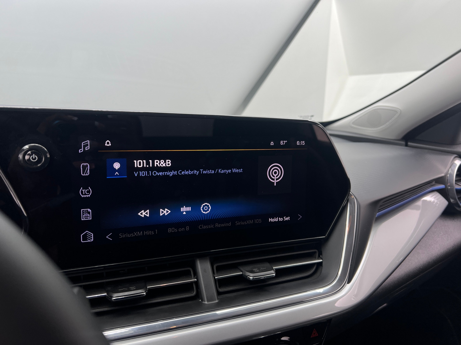 Thumbnail: 2025 Chevrolet Trax - 4