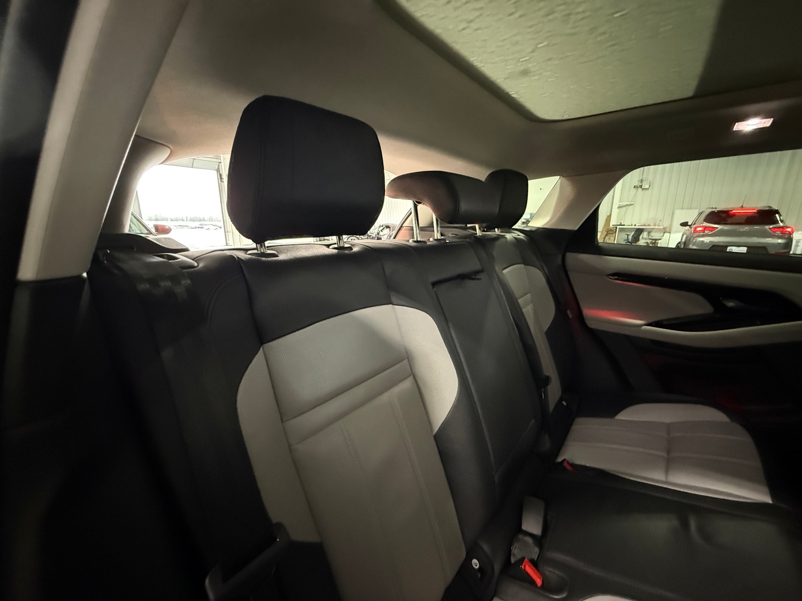 Thumbnail: 2025 Land Rover Range Rover Evoque - 5