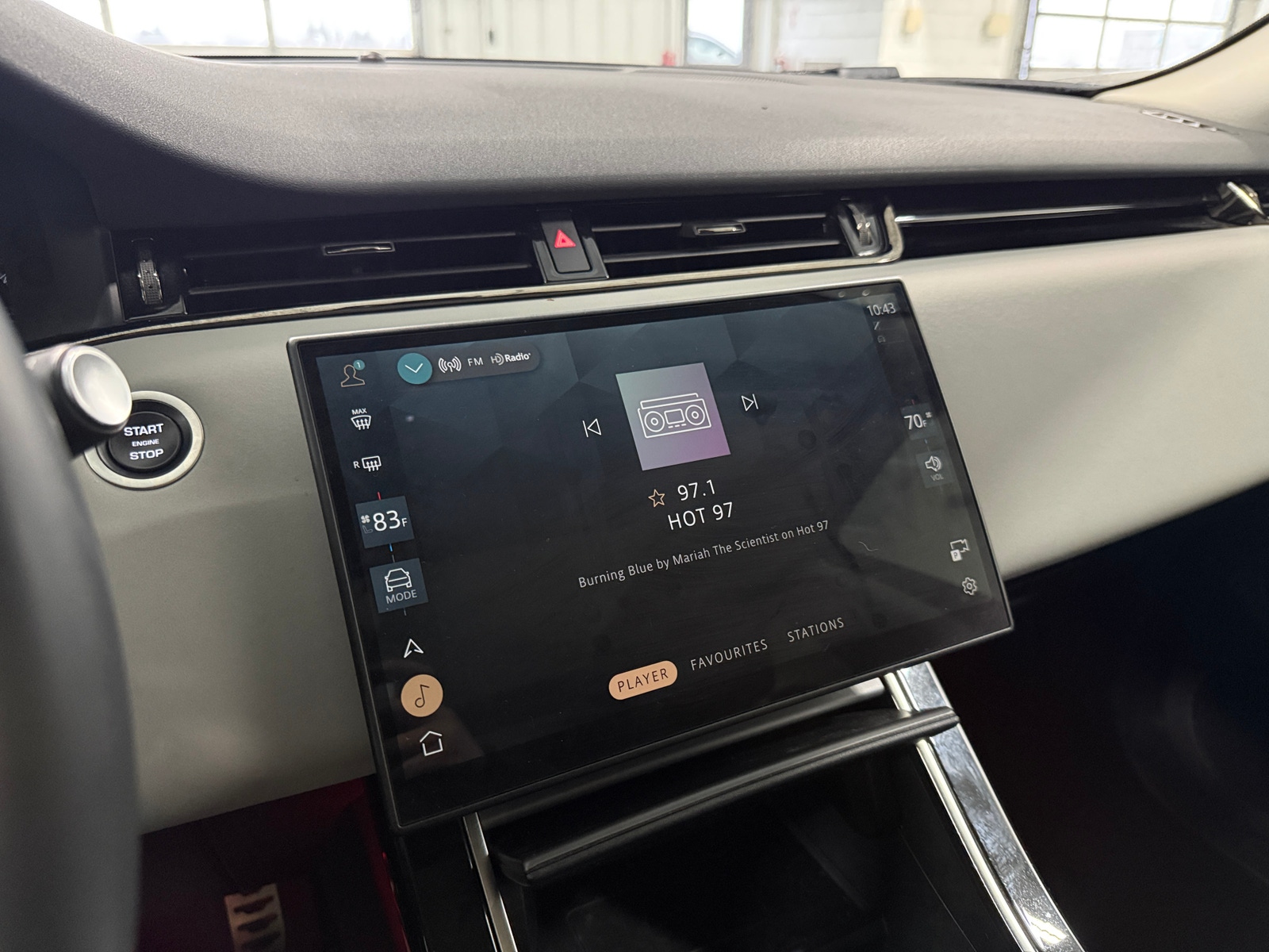 Thumbnail: 2025 Land Rover Range Rover Evoque - 3