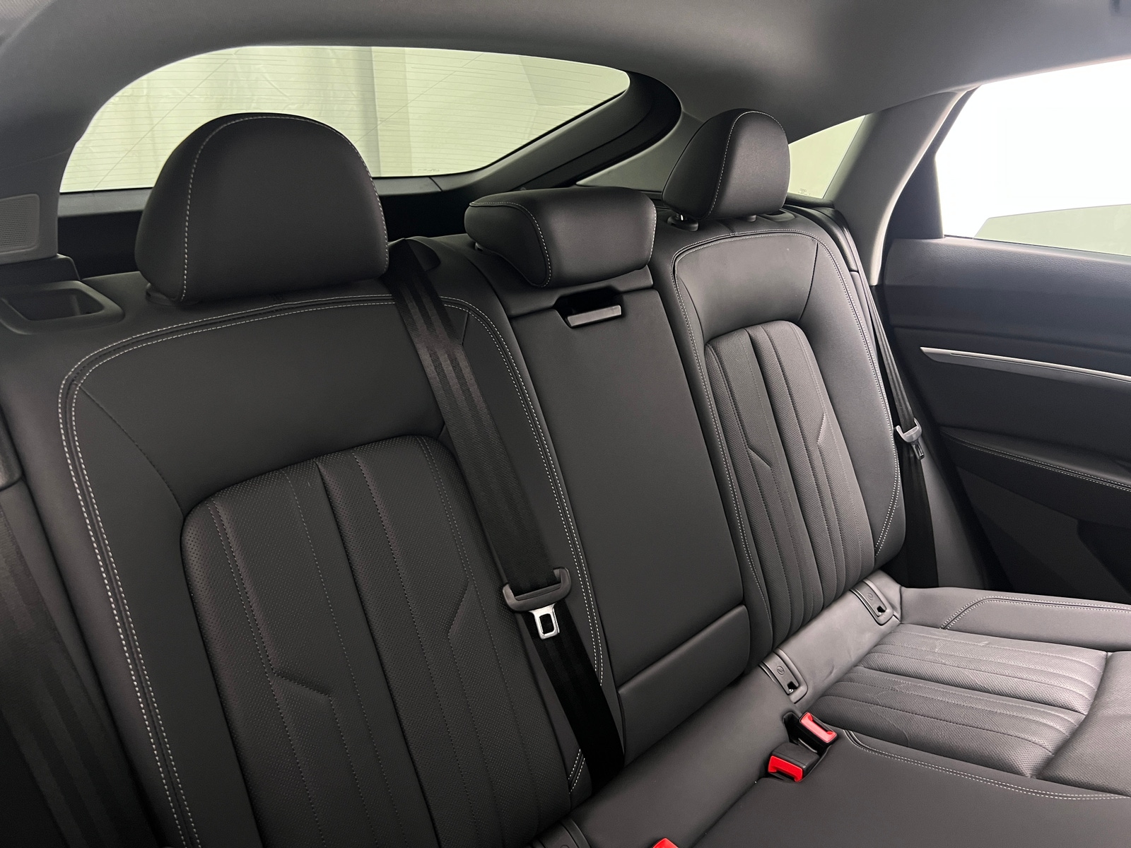 Thumbnail: 2022 Audi e-tron S - 5