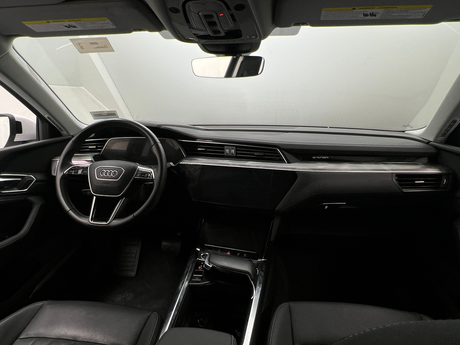 Thumbnail: 2022 Audi e-tron S - 2