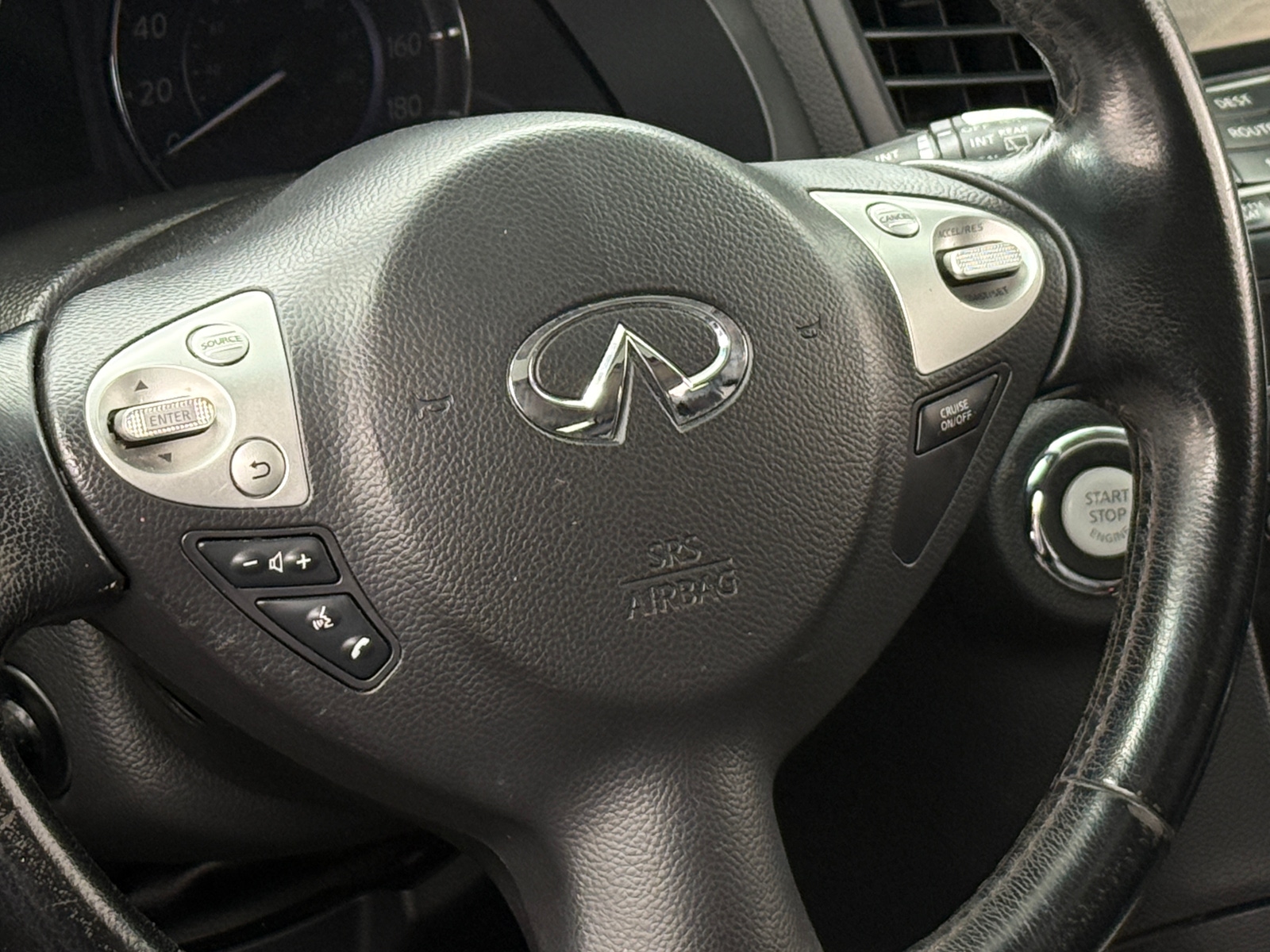 Thumbnail: 2015 INFINITI QX70 - 4