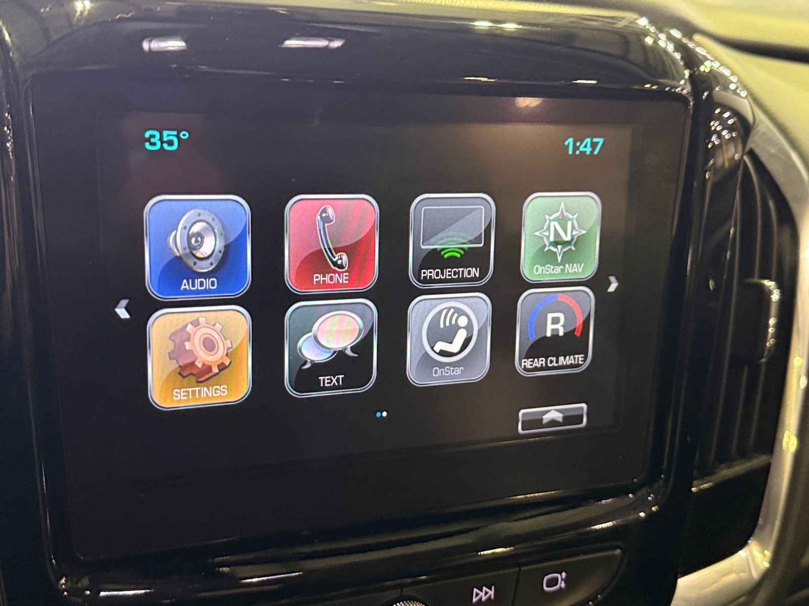 Thumbnail: 2018 Chevrolet Traverse - 4