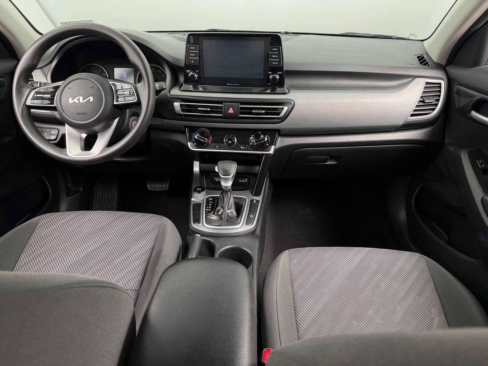 Thumbnail: 2023 Kia Seltos - 3