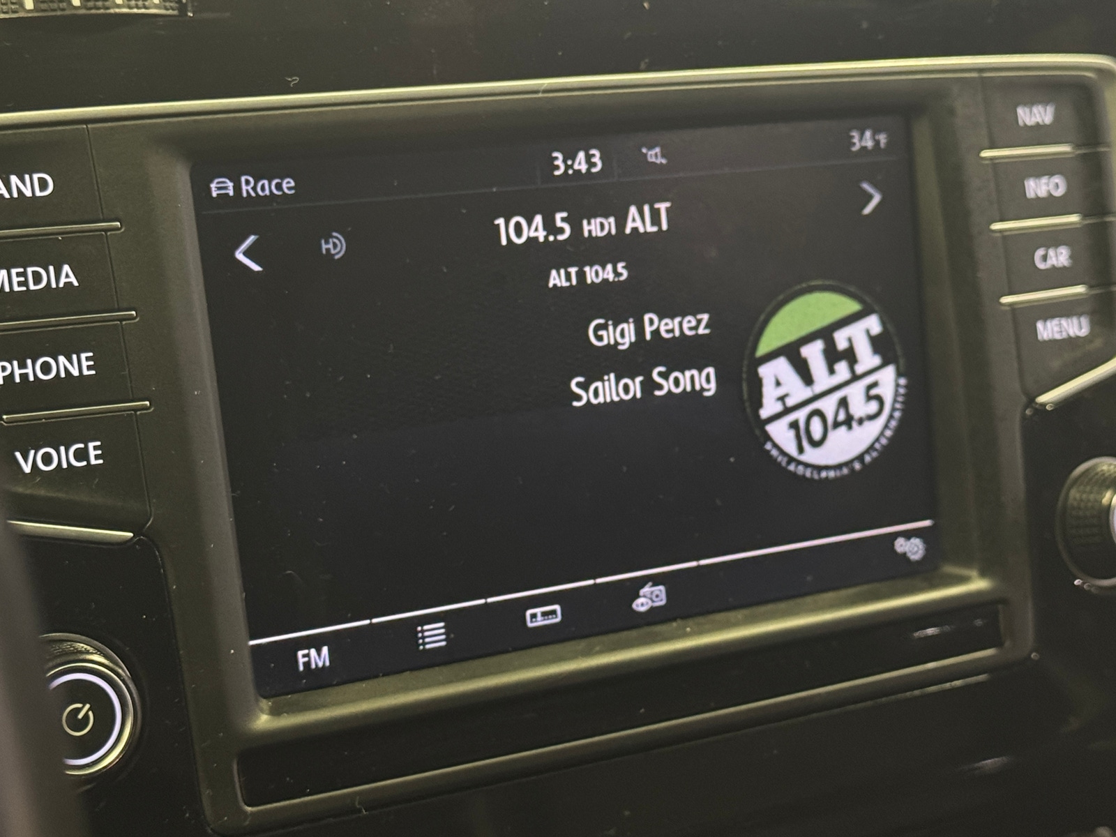 Thumbnail: 2016 Volkswagen Golf - 3