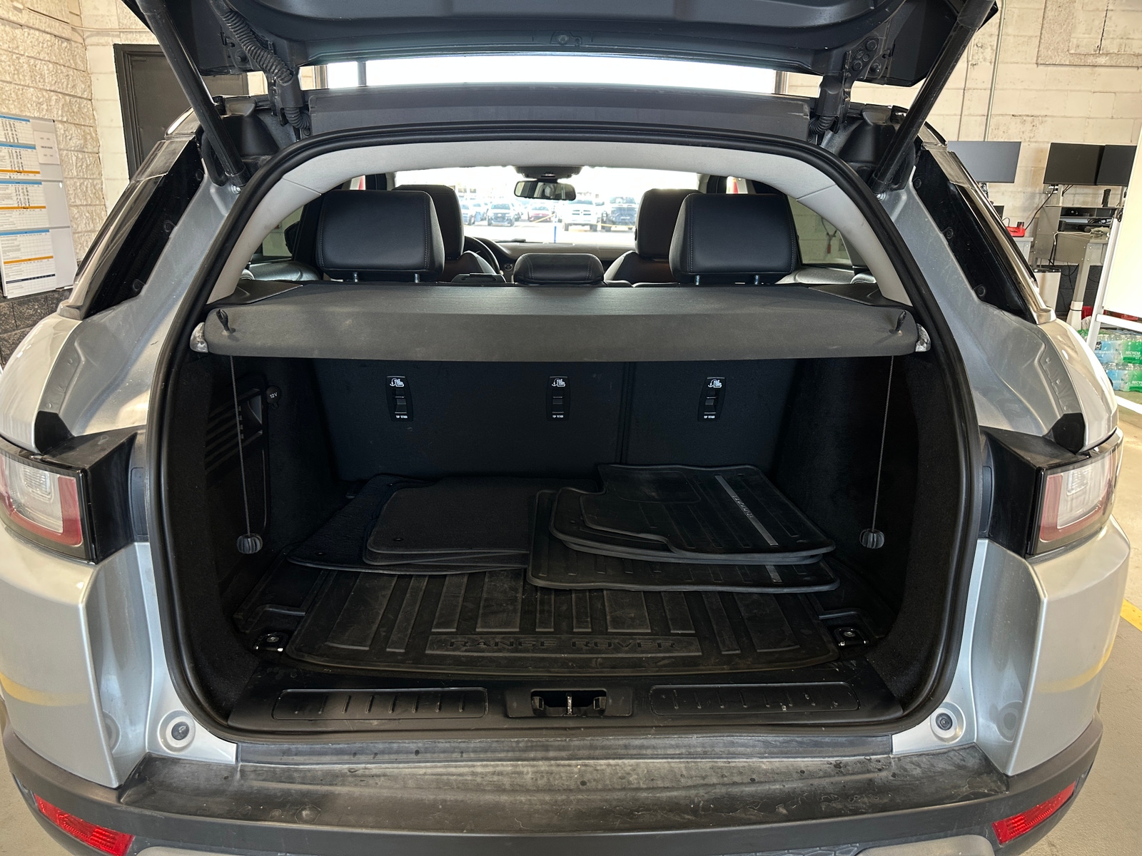 Thumbnail: 2018 Land Rover Range Rover Evoque - 6