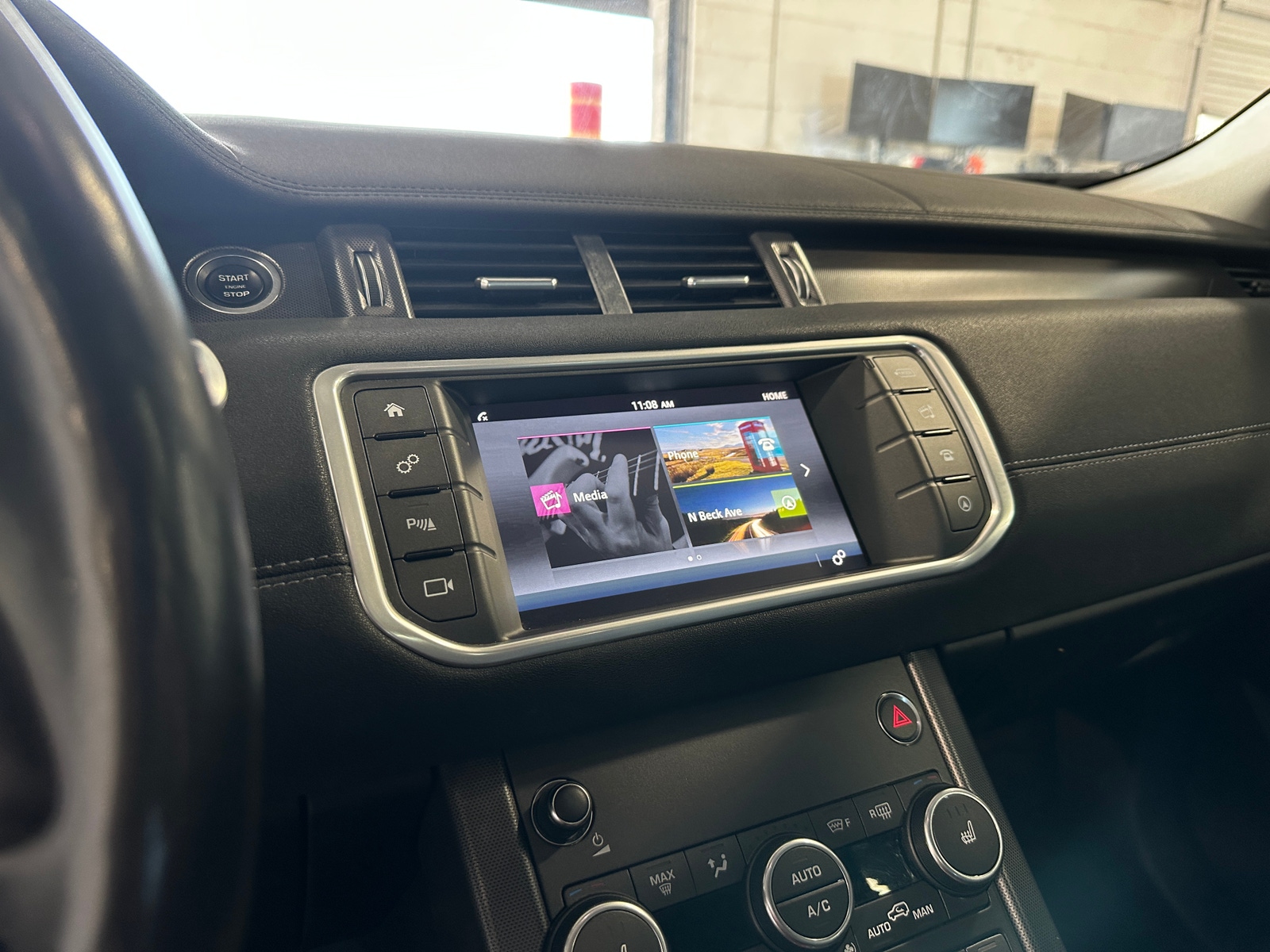 Thumbnail: 2018 Land Rover Range Rover Evoque - 3