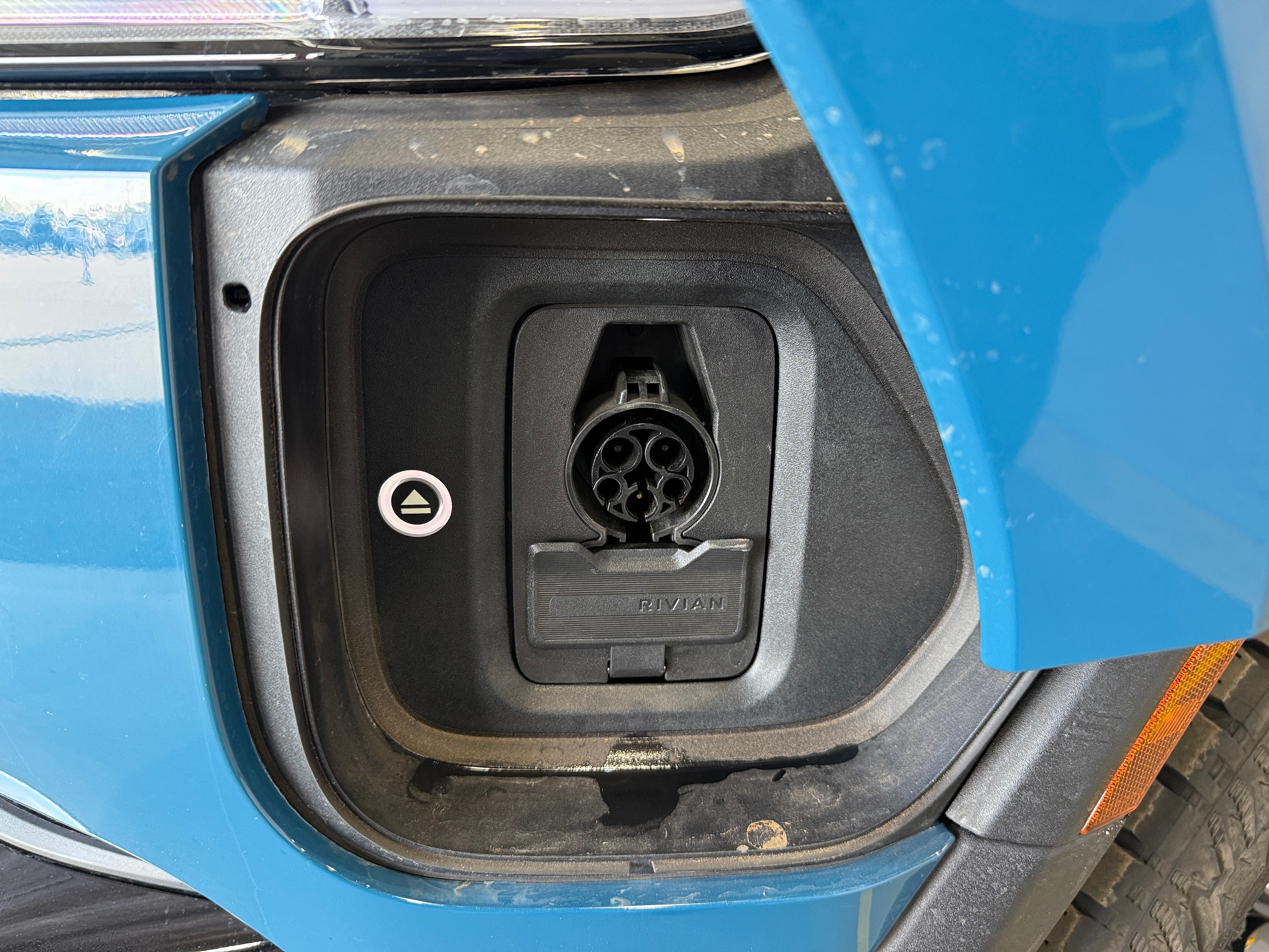 Used 2025 Rivian R1T Adventure with VIN 7FCTGBAA5SN037024 for sale in Pewaukee, WI