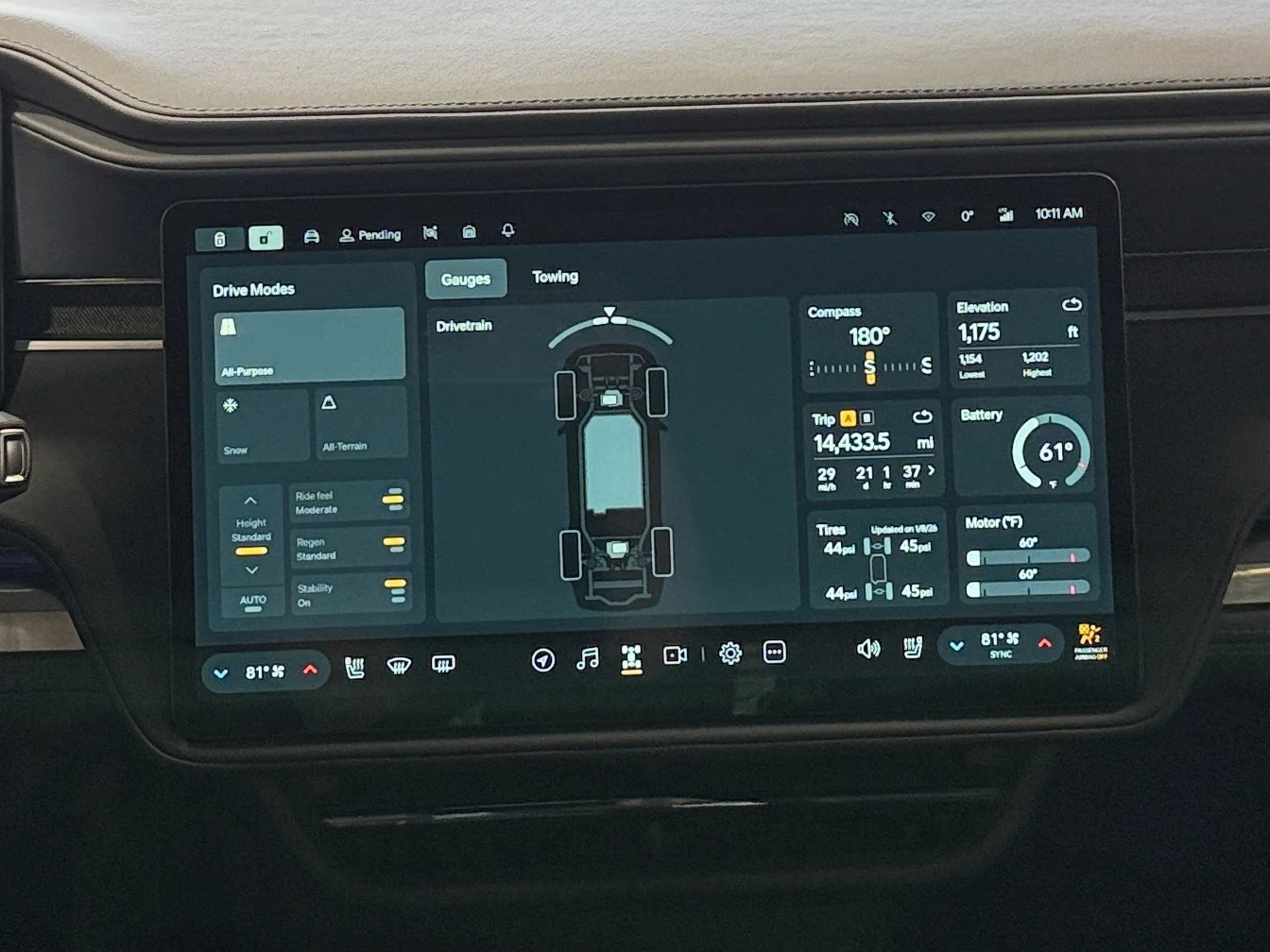 Thumbnail: 2025 Rivian R1T - 3