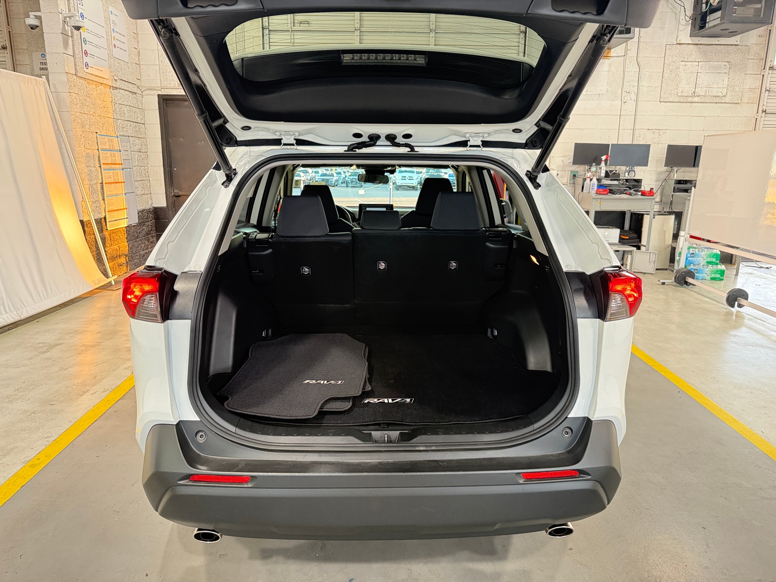 Thumbnail: 2020 Toyota RAV4 - 7