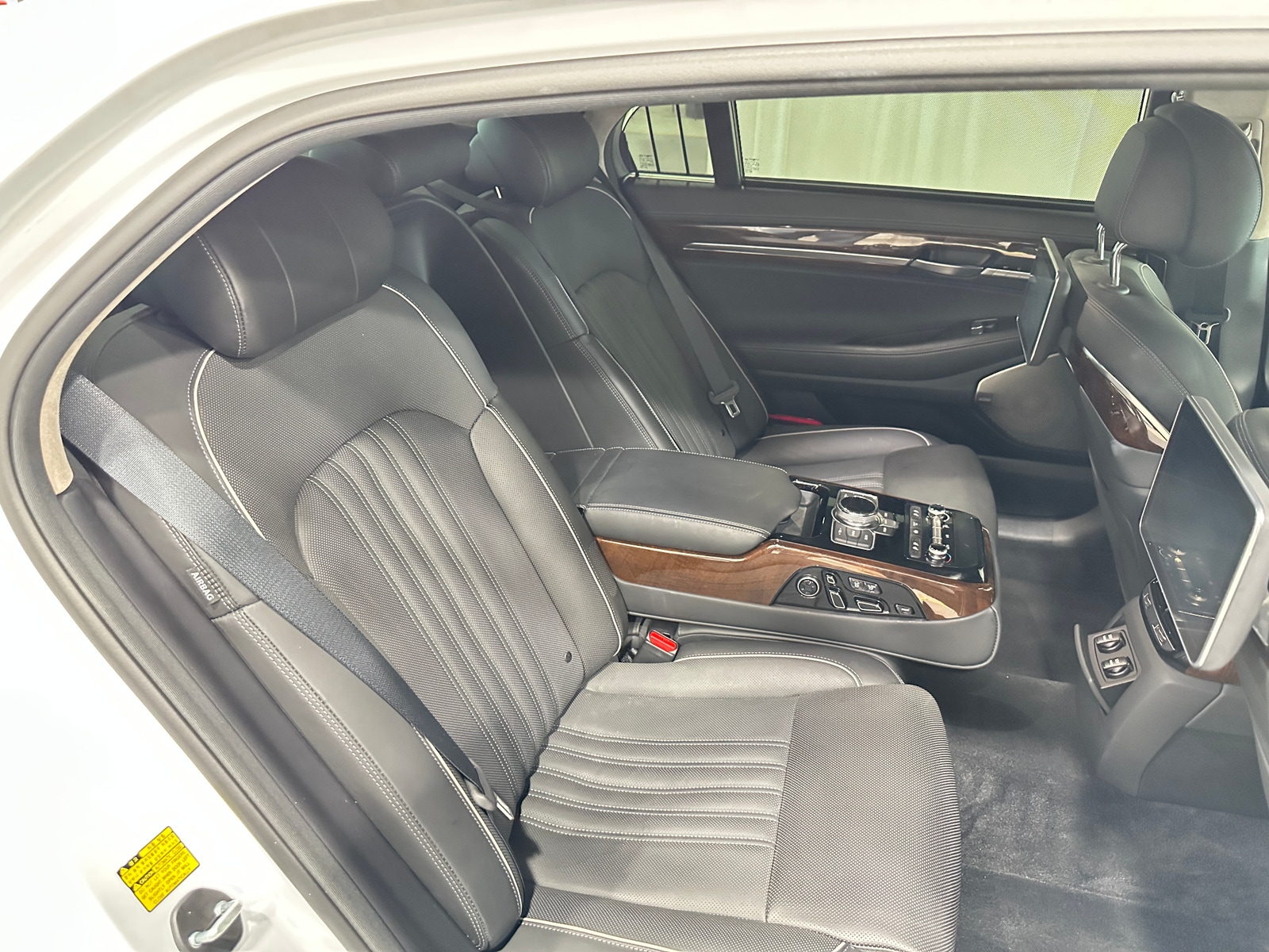 Thumbnail: 2019 Genesis G90 - 5