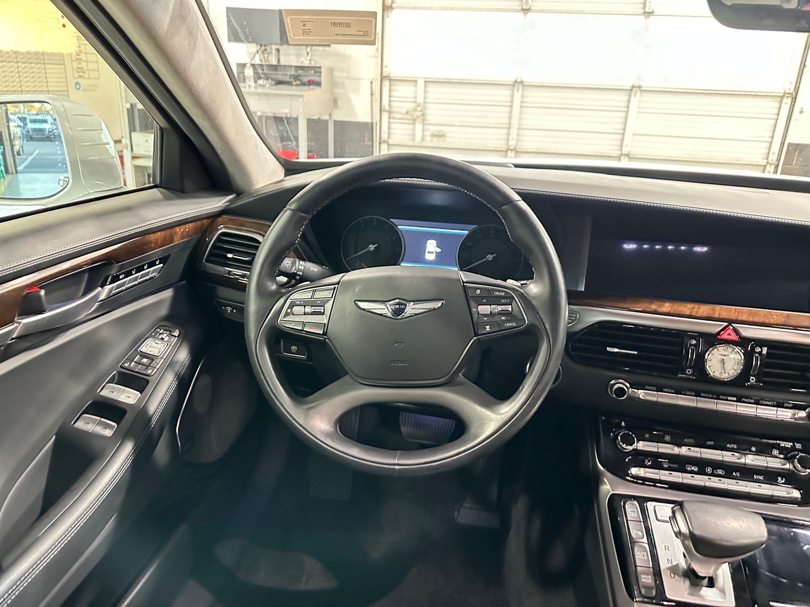 Thumbnail: 2019 Genesis G90 - 4