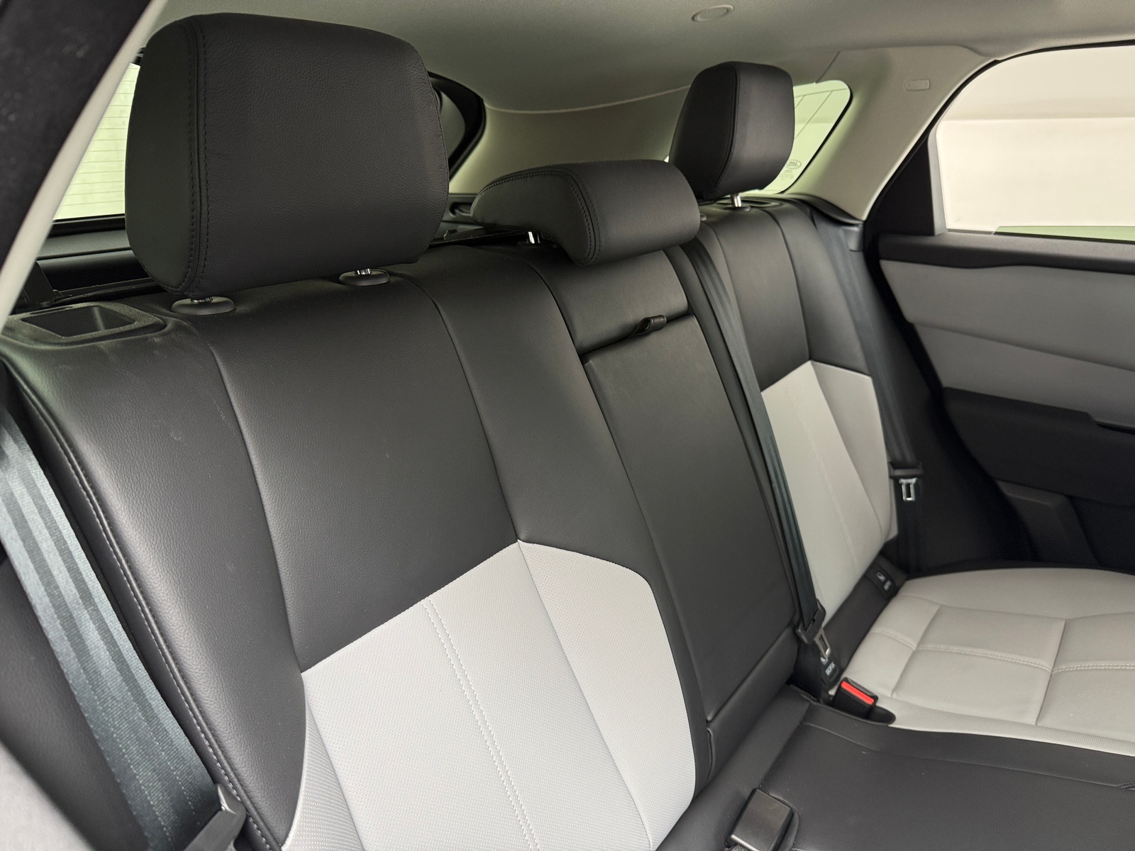 Thumbnail: 2025 Land Rover Range Rover Velar - 5