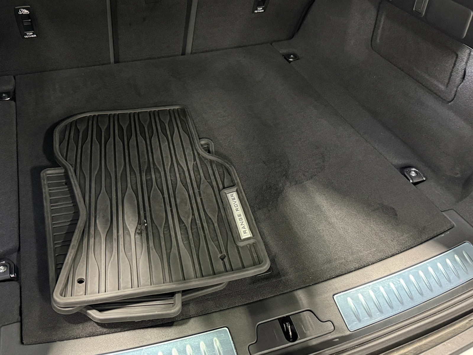 Thumbnail: 2025 Land Rover Range Rover Velar - 6