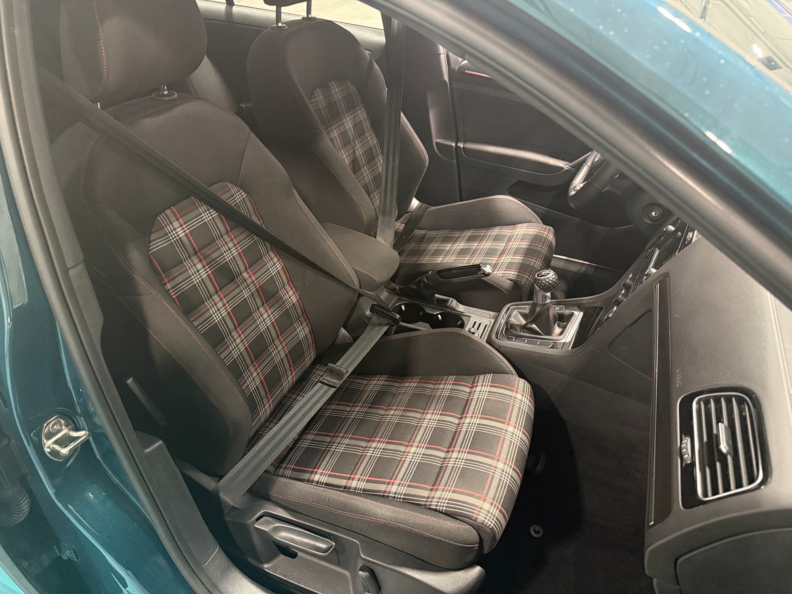 Thumbnail: 2019 Volkswagen Golf - 2