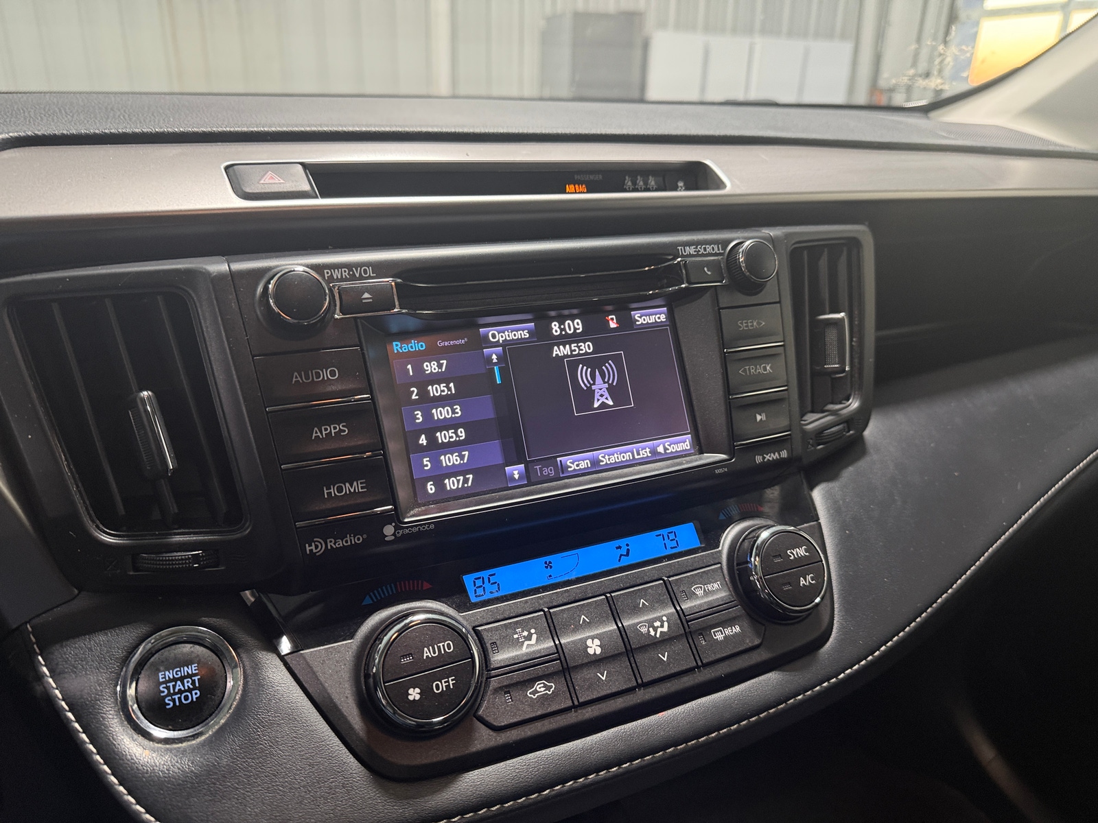 Thumbnail: 2018 Toyota RAV4 - 4