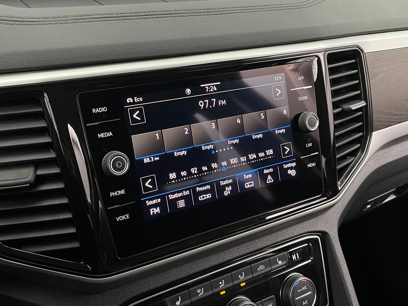 Thumbnail: 2022 Volkswagen Atlas - 3