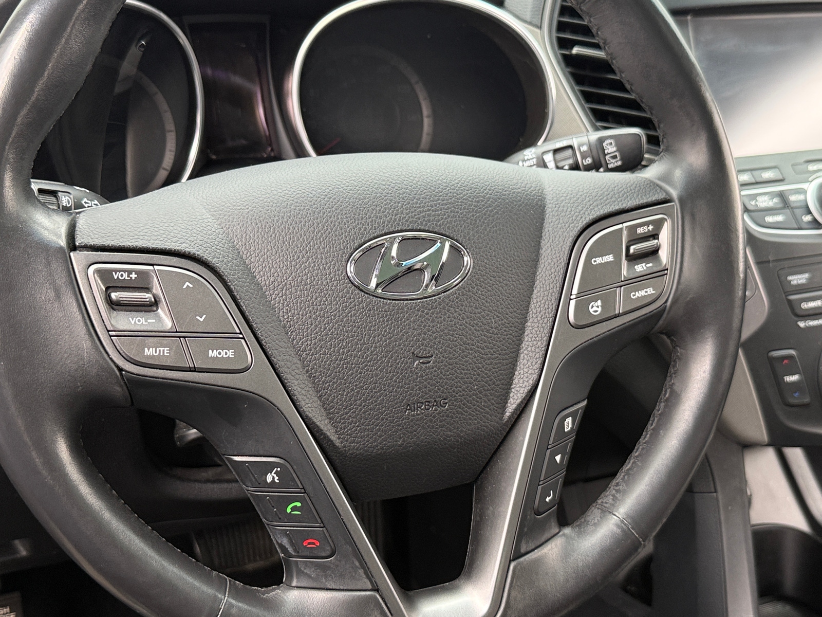 Thumbnail: 2016 Hyundai Santa Fe - 4