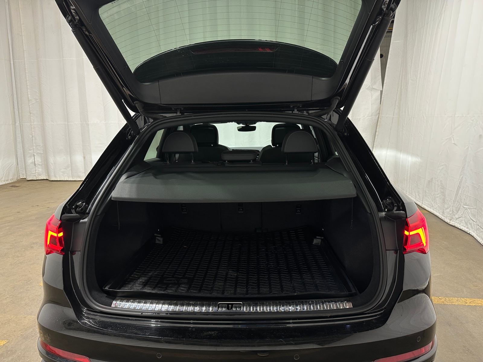 Thumbnail: 2020 Audi Q3 - 6