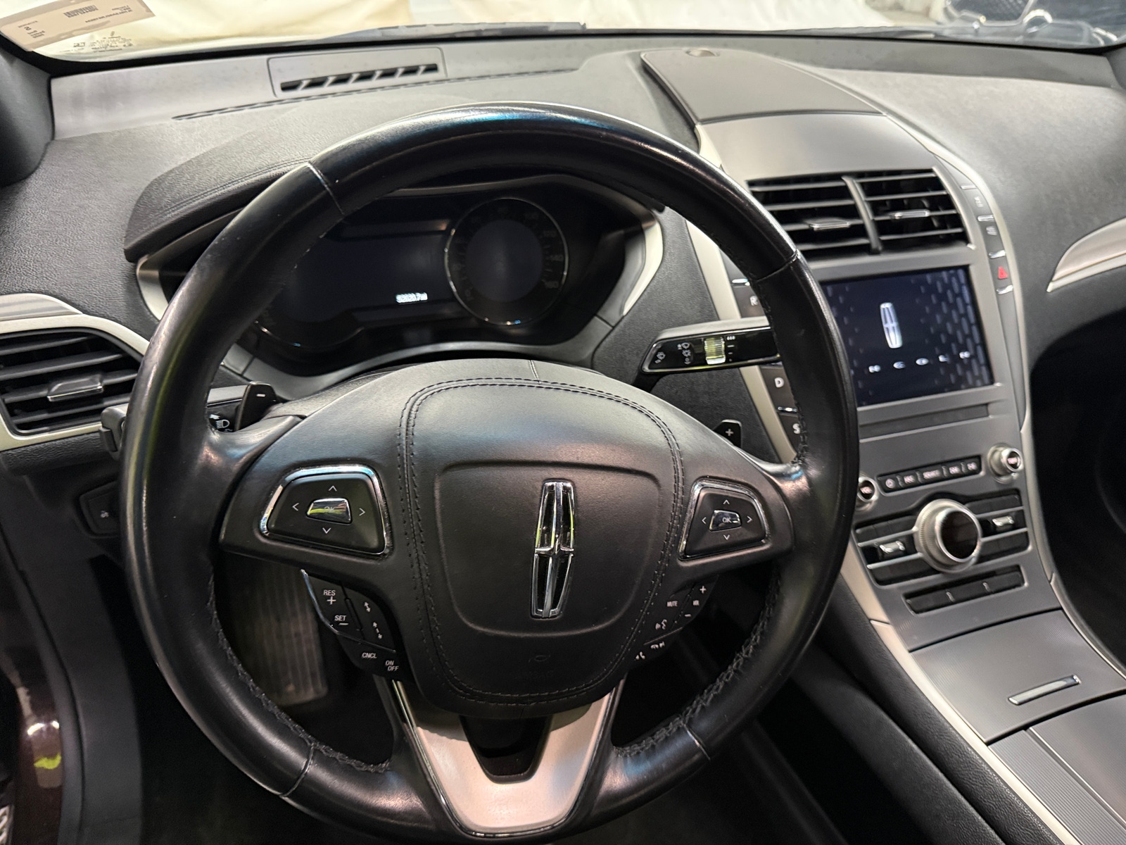 Thumbnail: 2020 Lincoln MKZ - 4