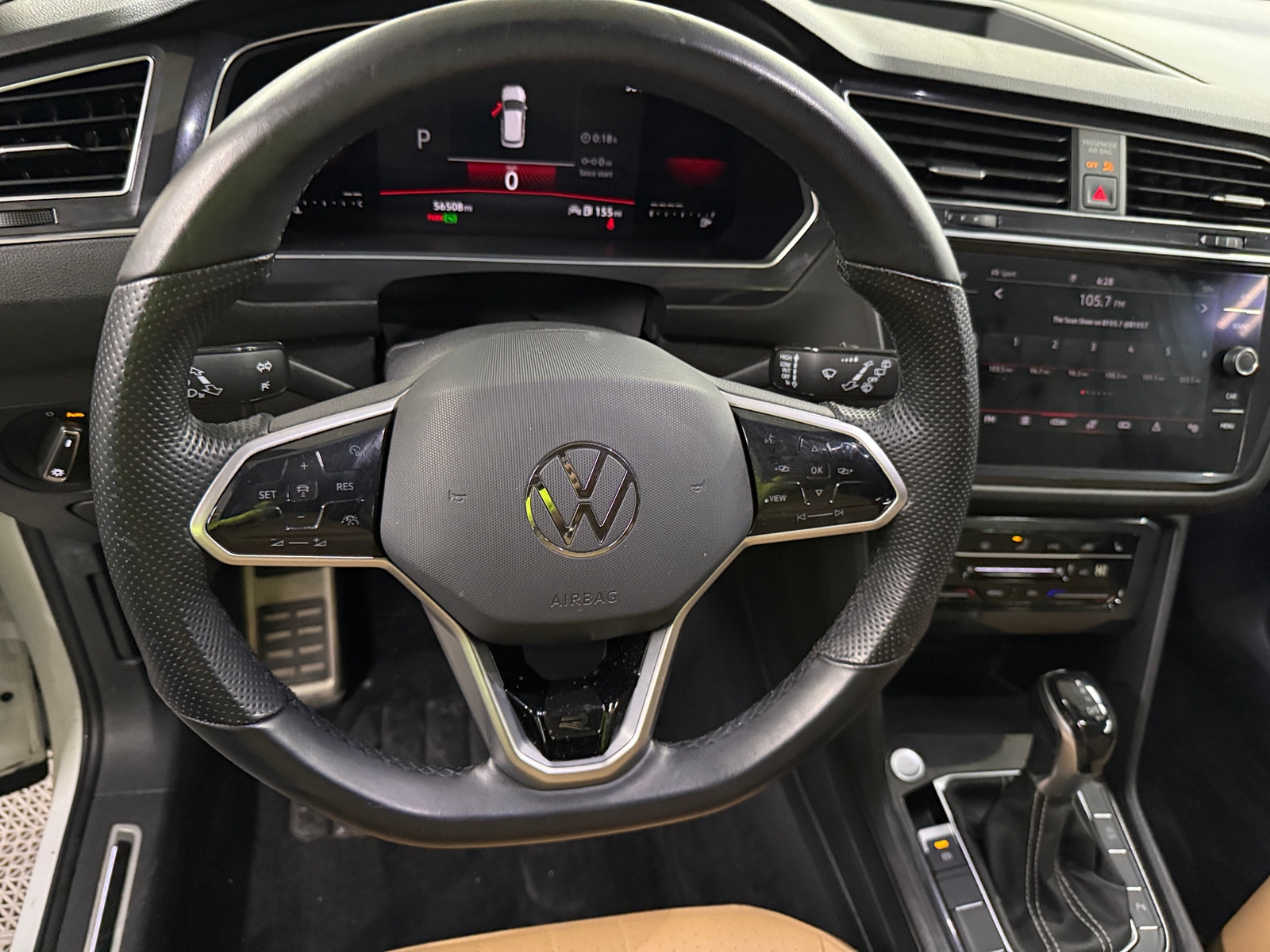 Thumbnail: 2022 Volkswagen Tiguan - 4