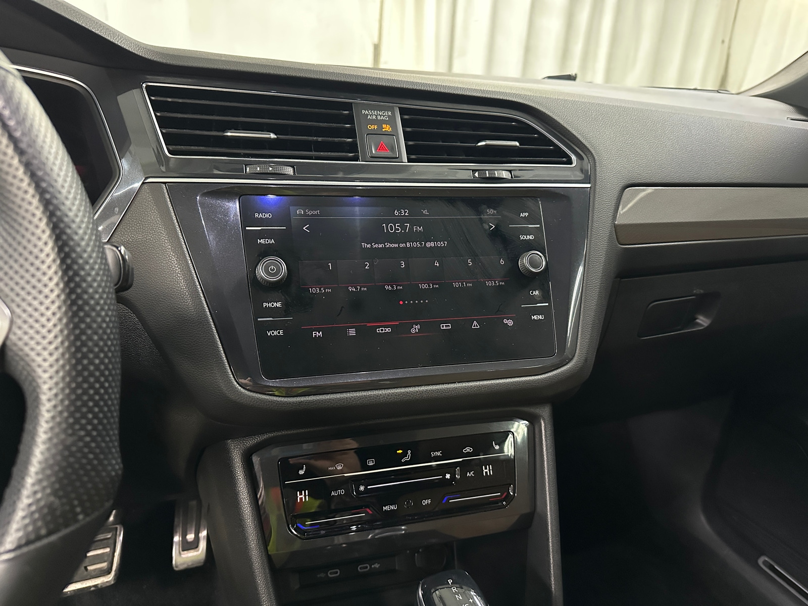 Thumbnail: 2022 Volkswagen Tiguan - 3