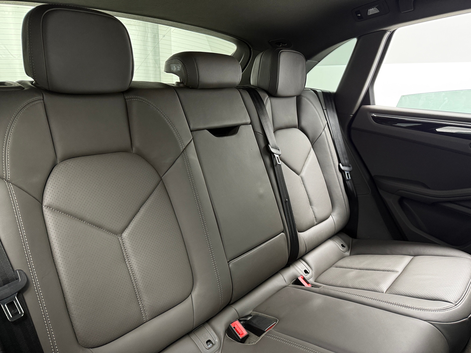 Thumbnail: 2022 Porsche Macan - 5