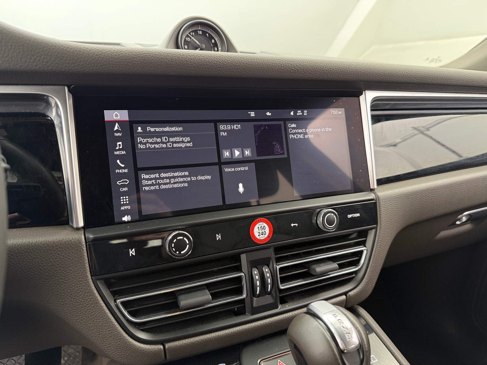 Thumbnail: 2022 Porsche Macan - 3