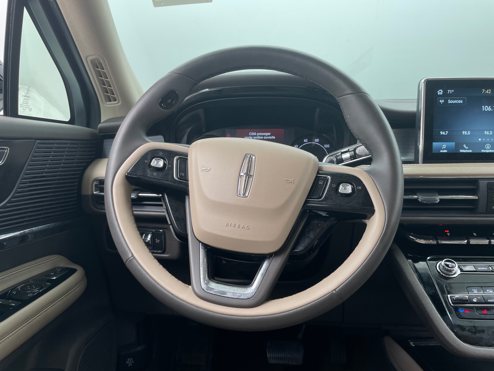 Thumbnail: 2022 Lincoln Corsair - 4