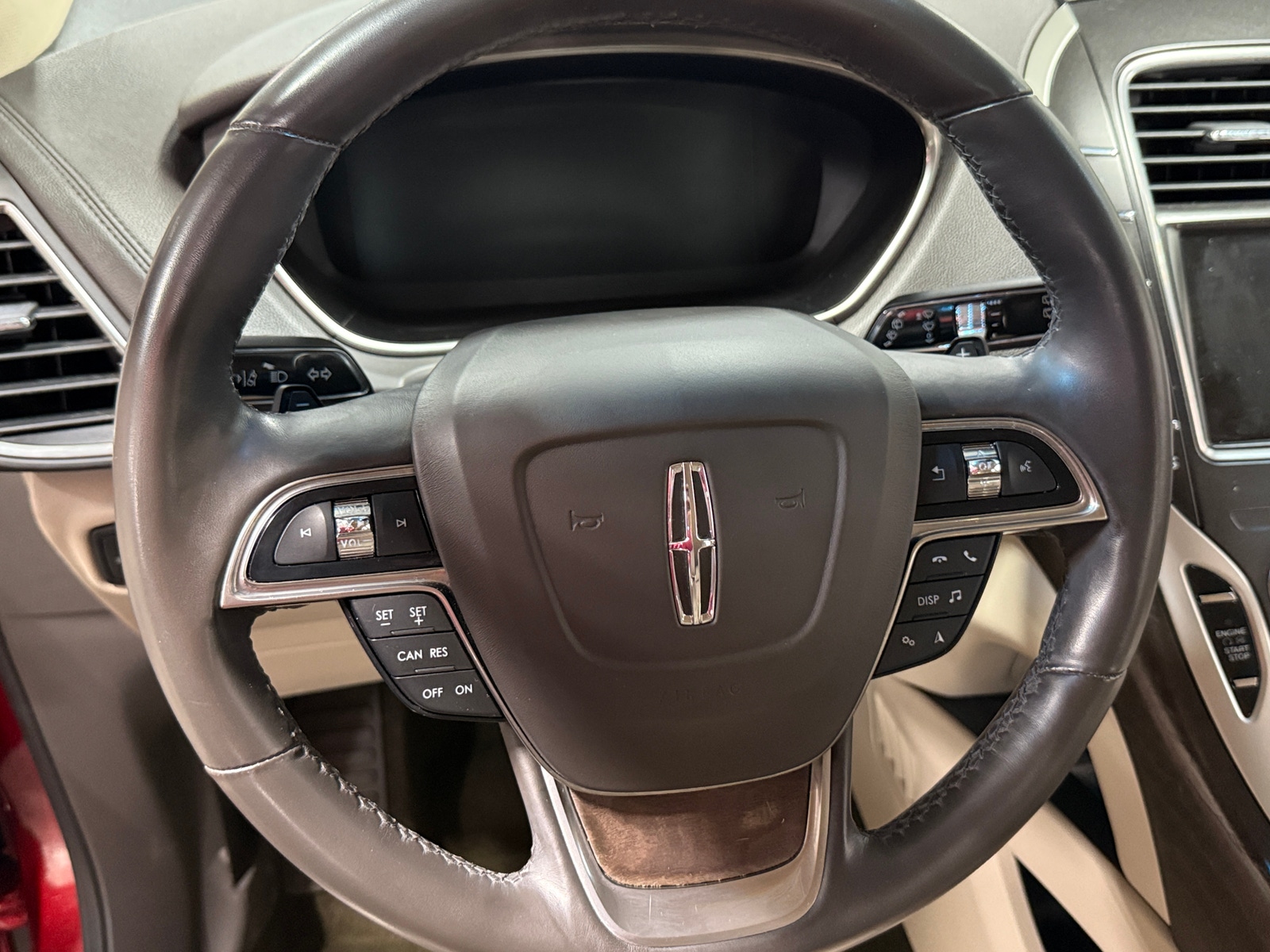 Thumbnail: 2019 Lincoln Nautilus - 4