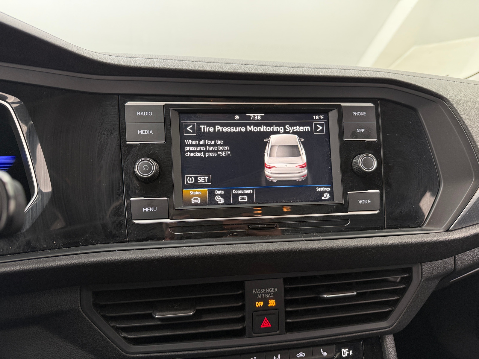 Thumbnail: 2022 Volkswagen Jetta - 3