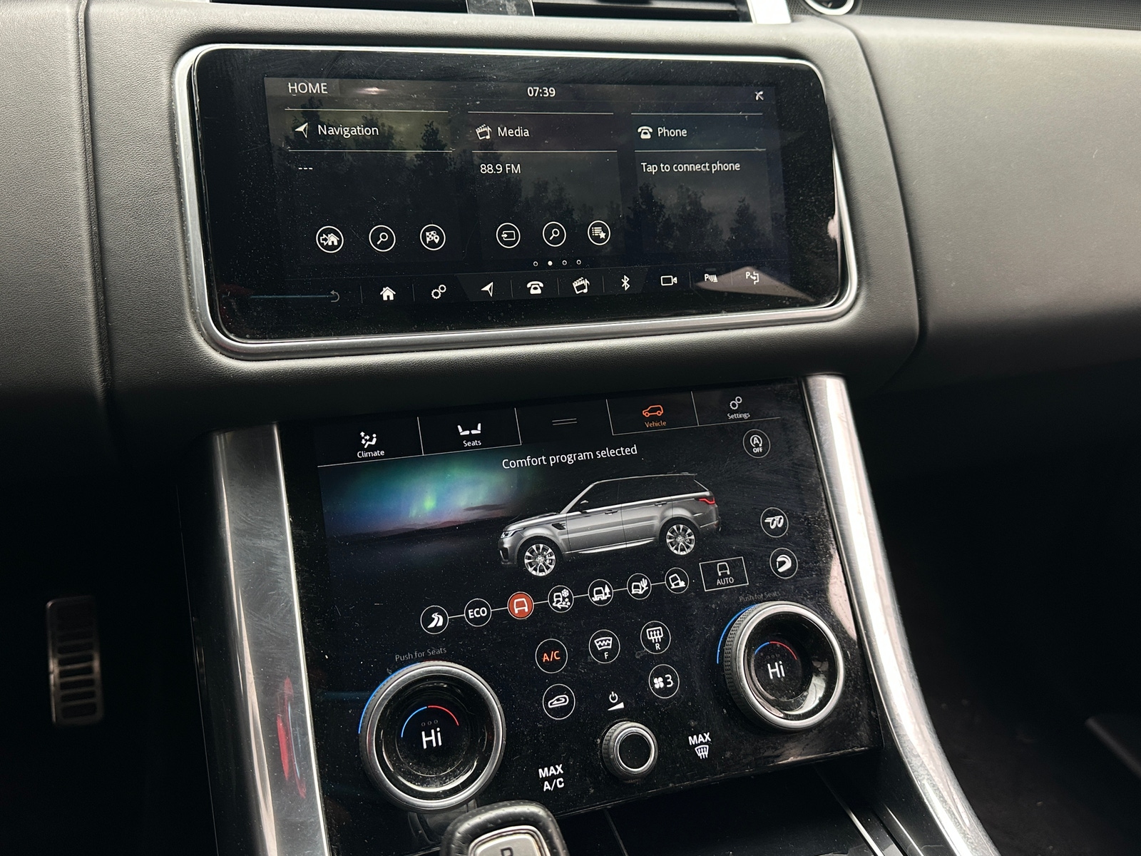 Thumbnail: 2020 Land Rover Range Rover Sport - 3