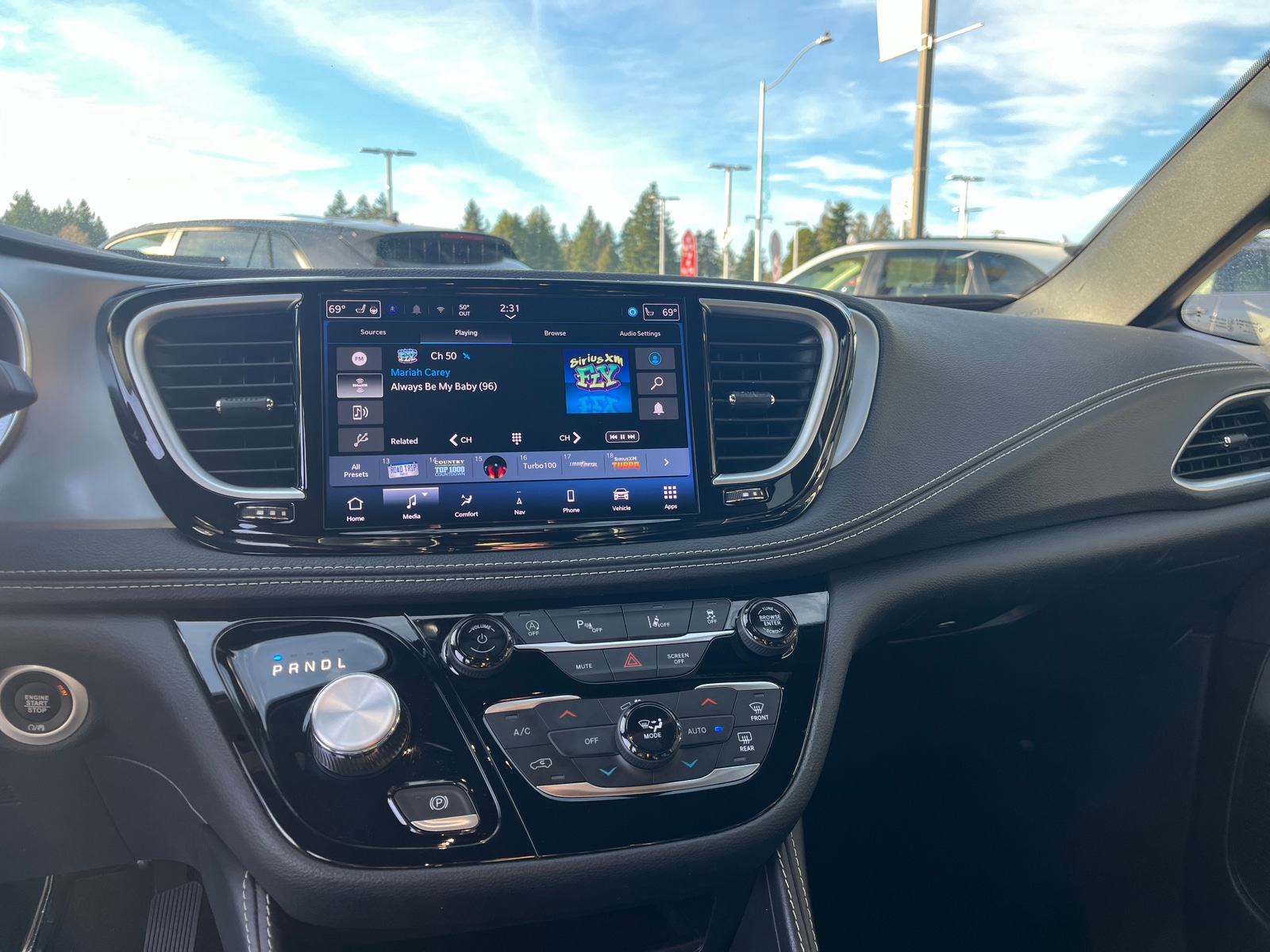 Thumbnail: 2025 Chrysler Pacifica - 4