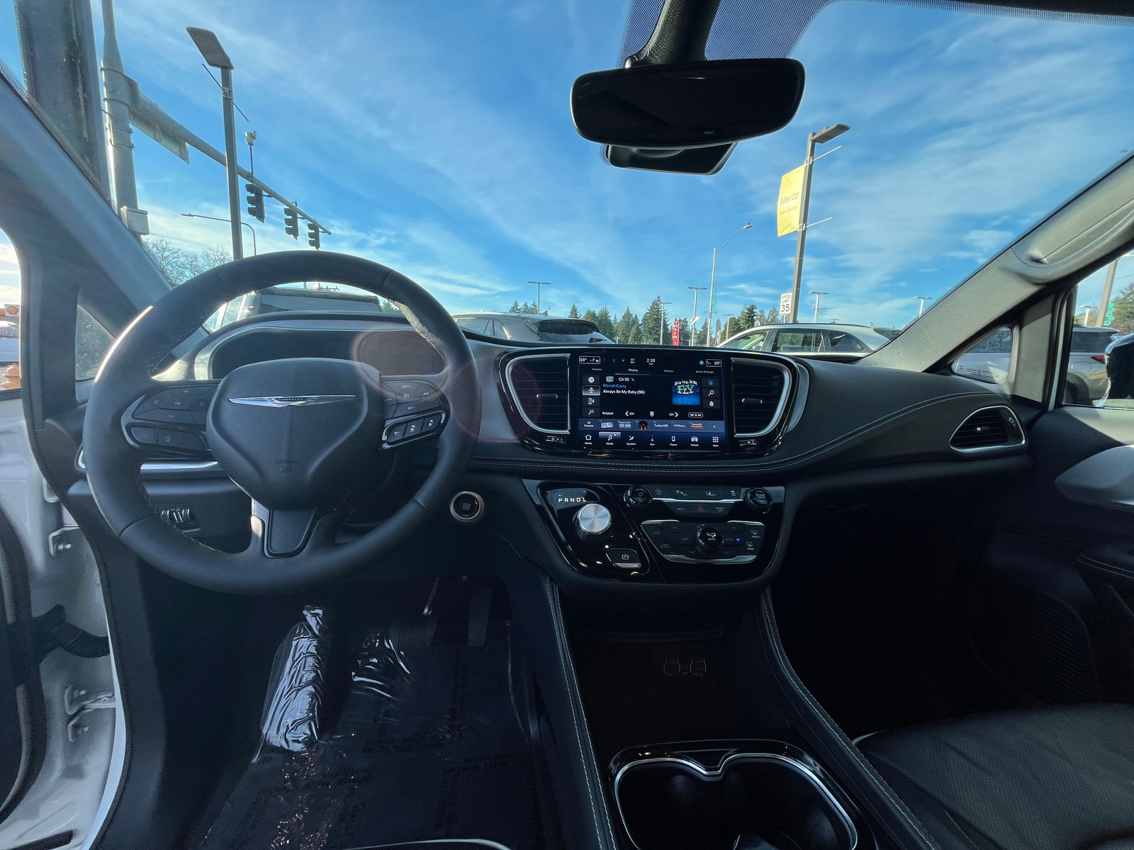 Thumbnail: 2025 Chrysler Pacifica - 3