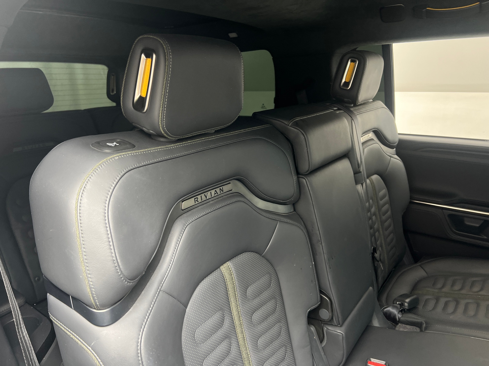 Thumbnail: 2023 Rivian R1S - 5