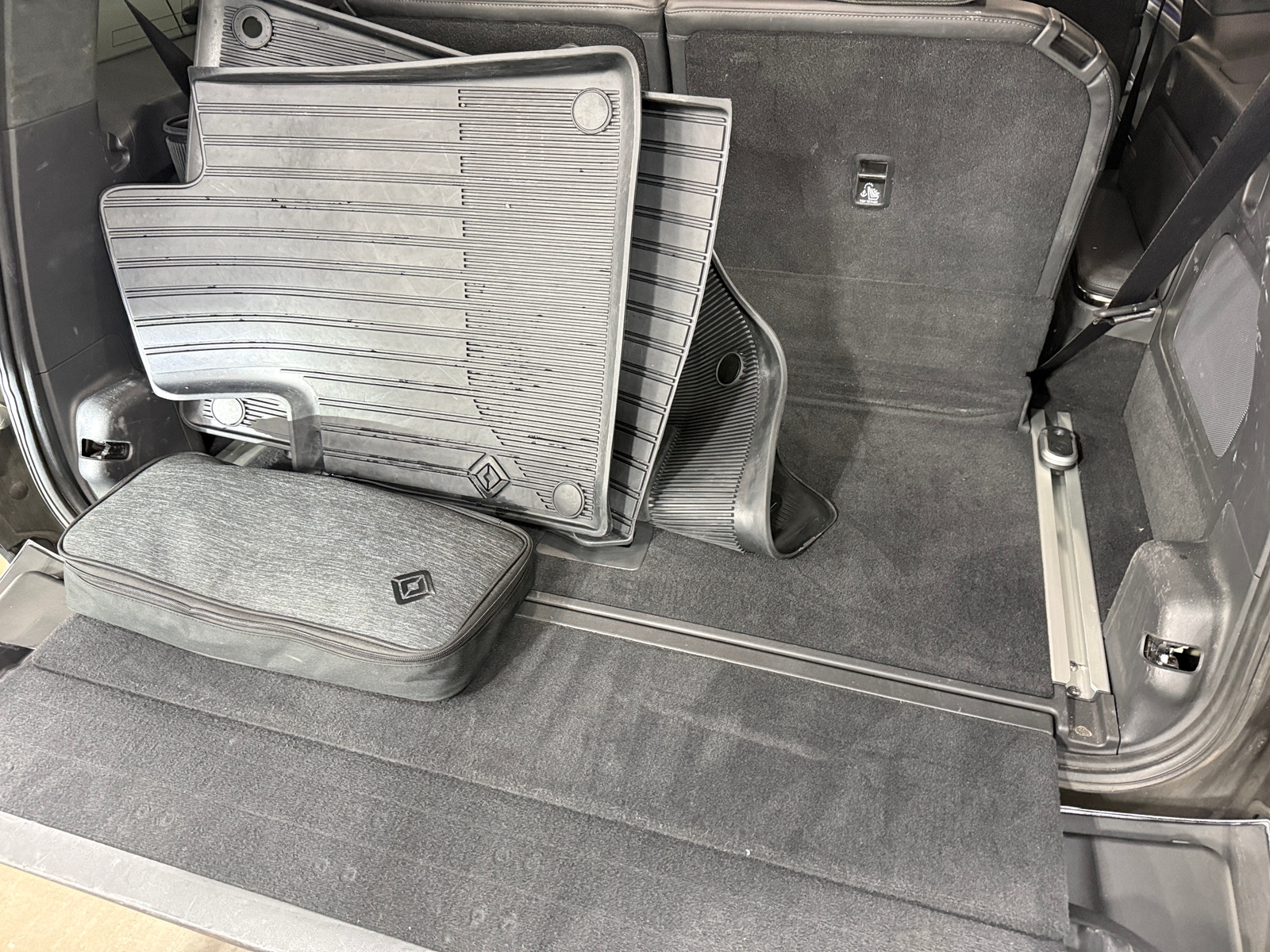 Thumbnail: 2023 Rivian R1S - 6