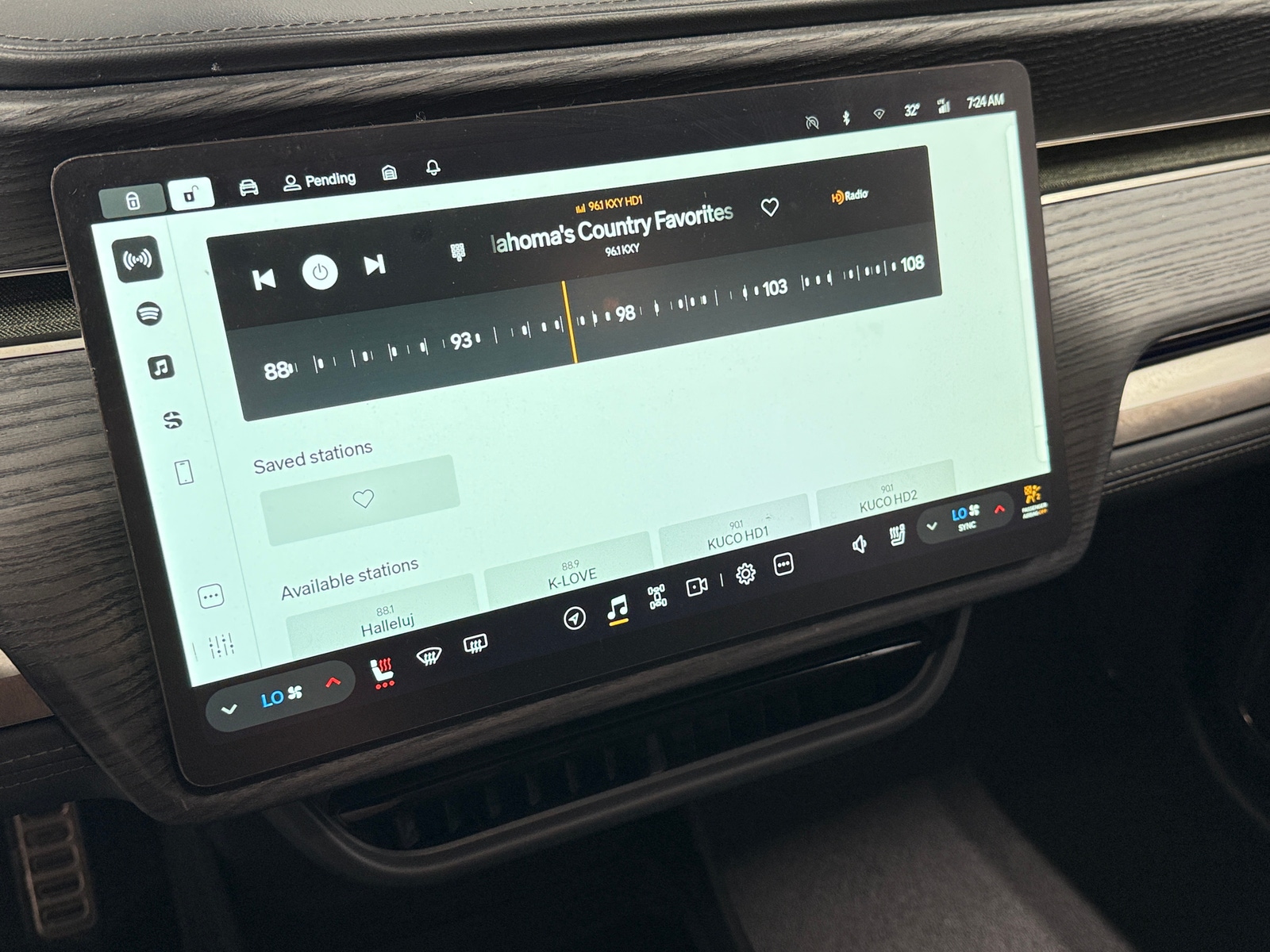 Thumbnail: 2023 Rivian R1S - 3