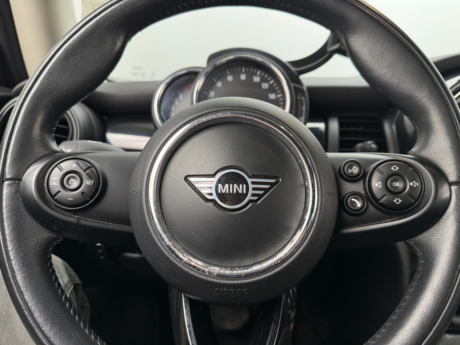 Thumbnail: 2019 MINI Cooper Hardtop - 4