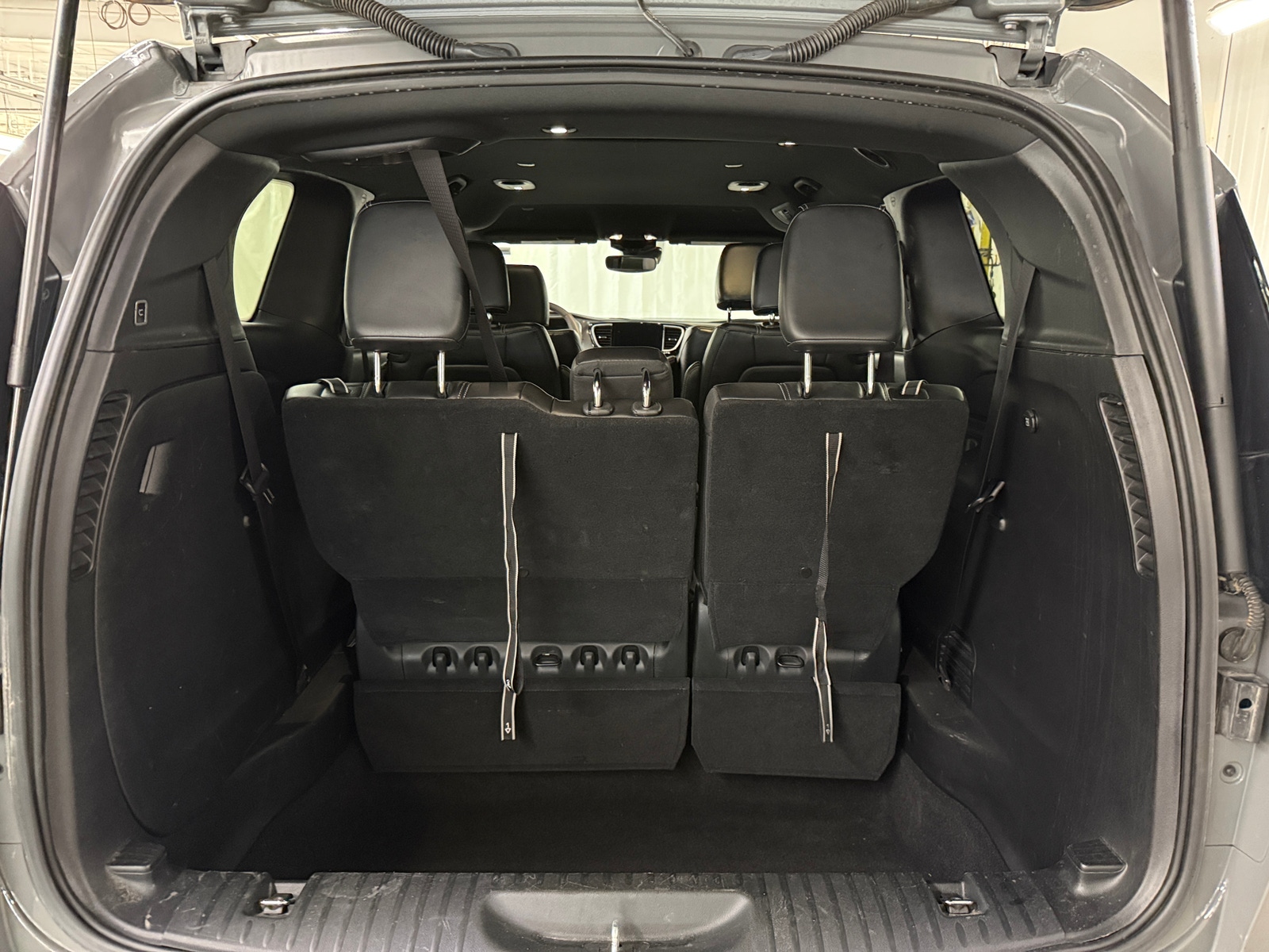 Thumbnail: 2025 Chrysler Pacifica - 6