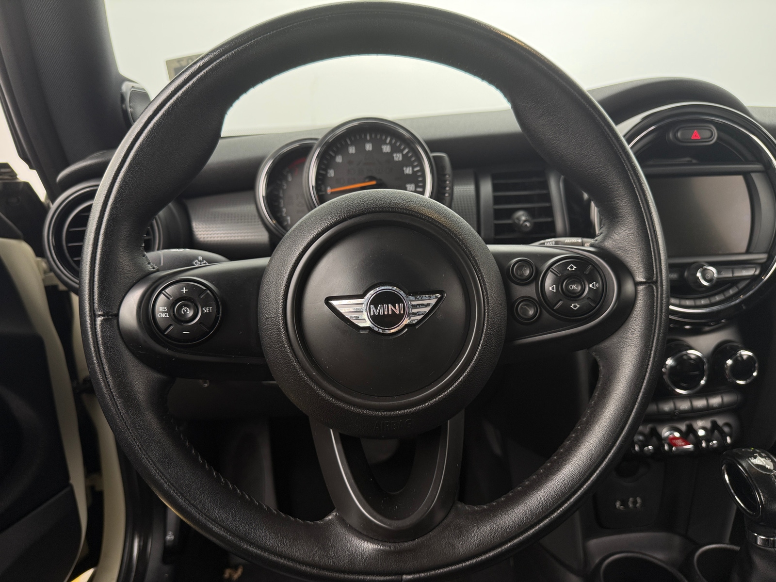 Thumbnail: 2017 MINI Cooper Hardtop - 3