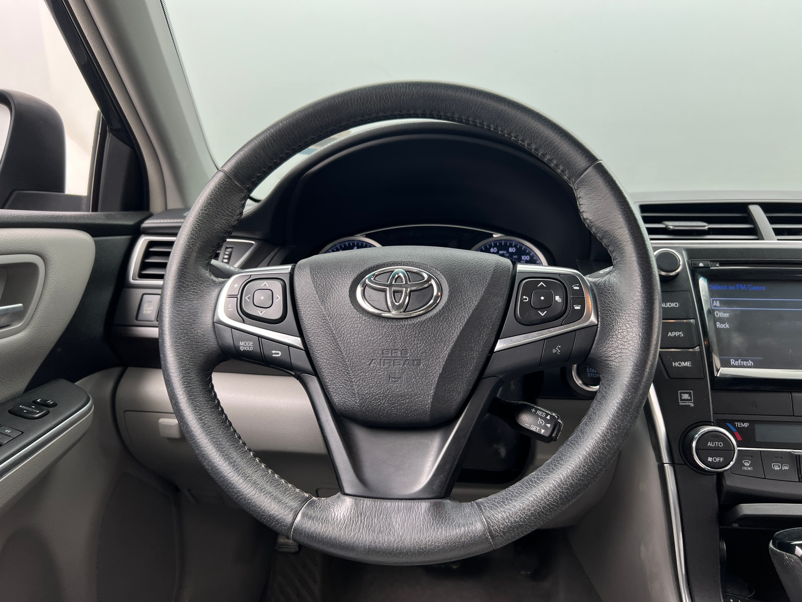 Thumbnail: 2017 Toyota Camry - 4