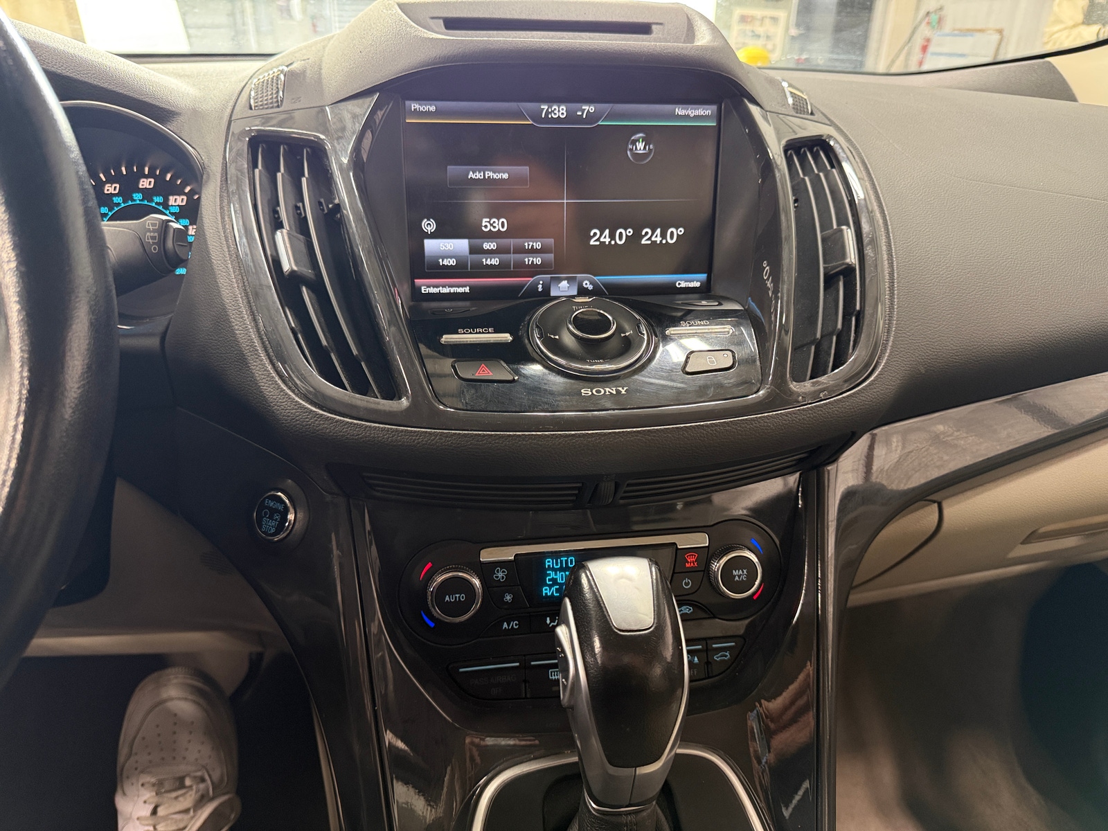 Thumbnail: 2014 Ford Escape - 3