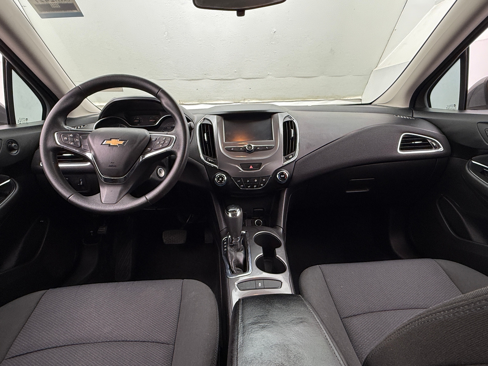 Thumbnail: 2018 Chevrolet Cruze - 3