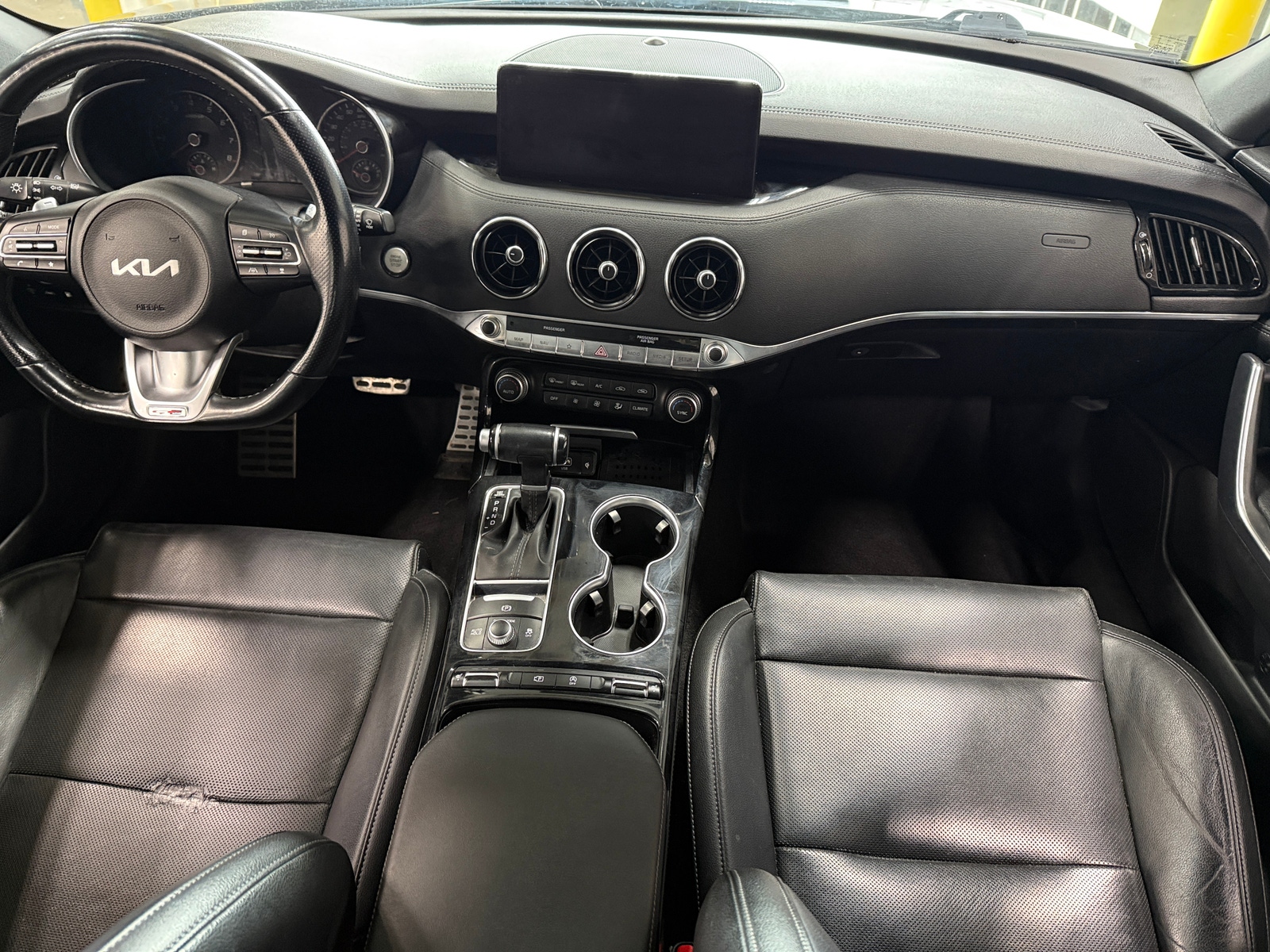 Thumbnail: 2022 Kia Stinger - 2