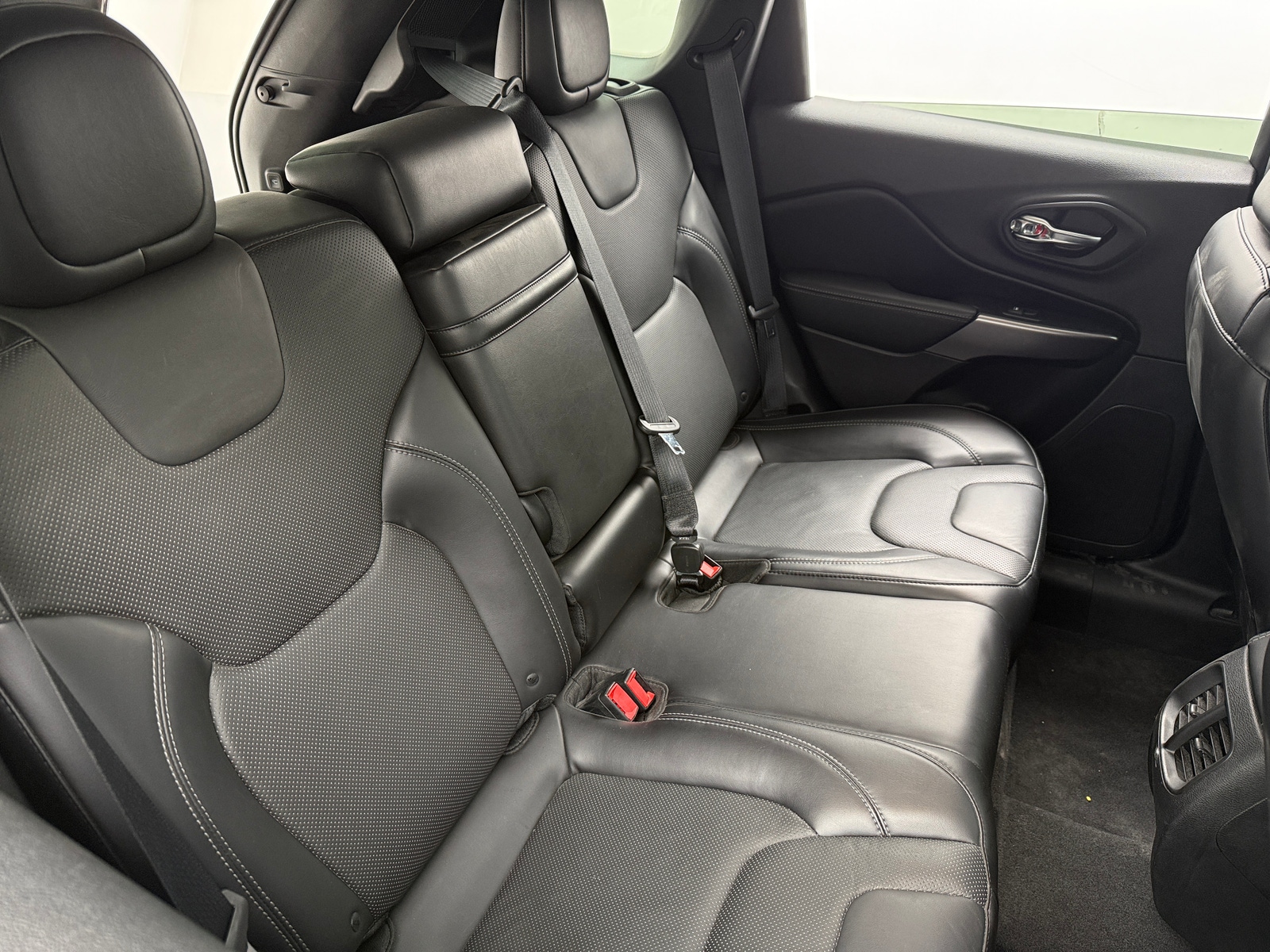 Thumbnail: 2019 Jeep Cherokee - 5