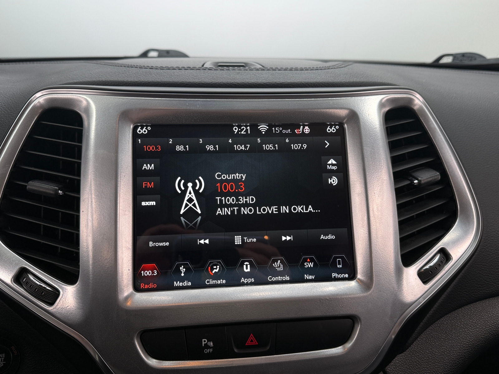 Thumbnail: 2019 Jeep Cherokee - 3