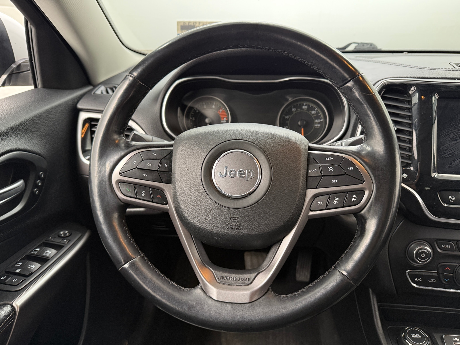 Thumbnail: 2021 Jeep Cherokee - 4