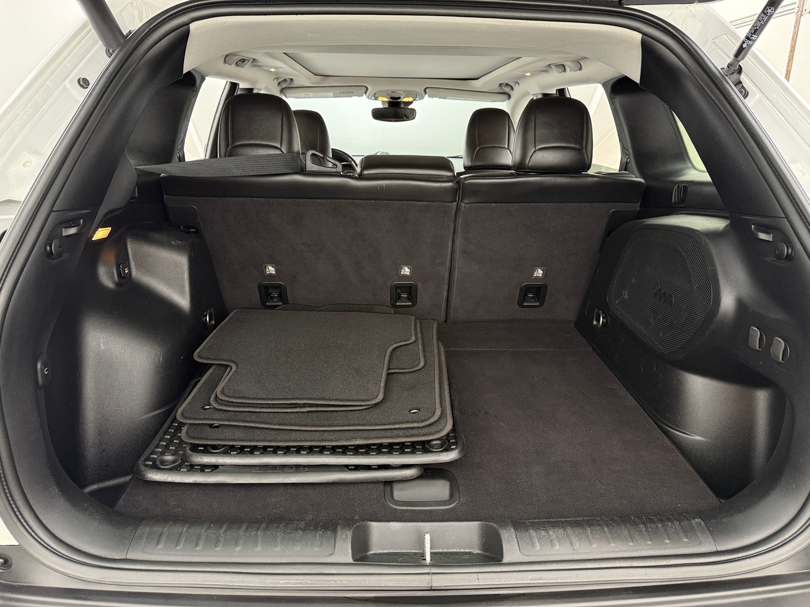 Thumbnail: 2021 Jeep Cherokee - 6