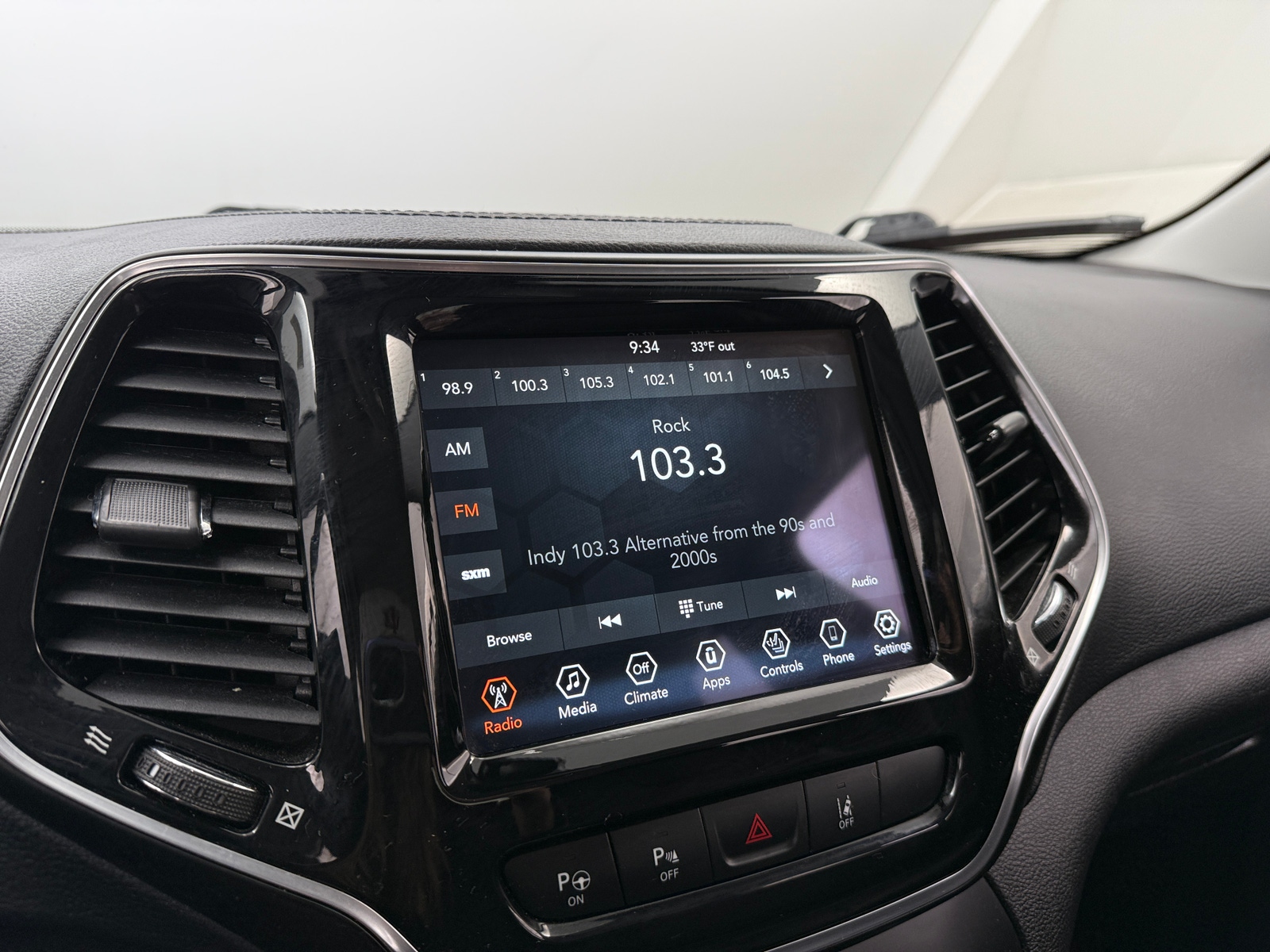 Thumbnail: 2021 Jeep Cherokee - 3